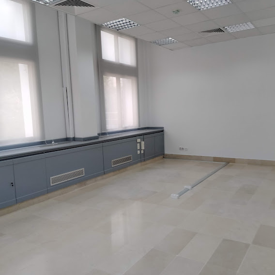 La Marsa&nbsp;Berge Du Lac&nbsp;Bureaux & Commerces&nbsp;Bureau&nbsp;Spacieux bureau 400 m hall plus 7  au lac 1