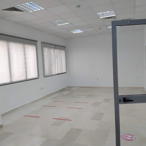 La Marsa&nbsp;Berge Du Lac&nbsp;Bureaux & Commerces&nbsp;Bureau&nbsp;Spacieux bureau 400 m hall plus 7  au lac 1