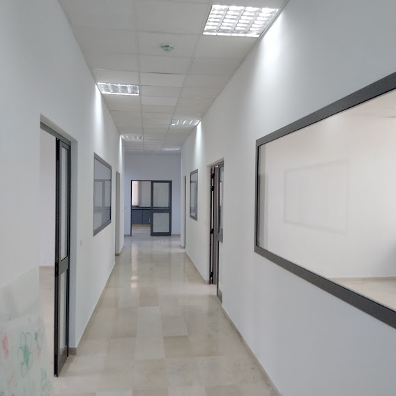 La Marsa&nbsp;Berge Du Lac&nbsp;Bureaux & Commerces&nbsp;Bureau&nbsp;Spacieux bureau 400 m hall plus 7  au lac 1