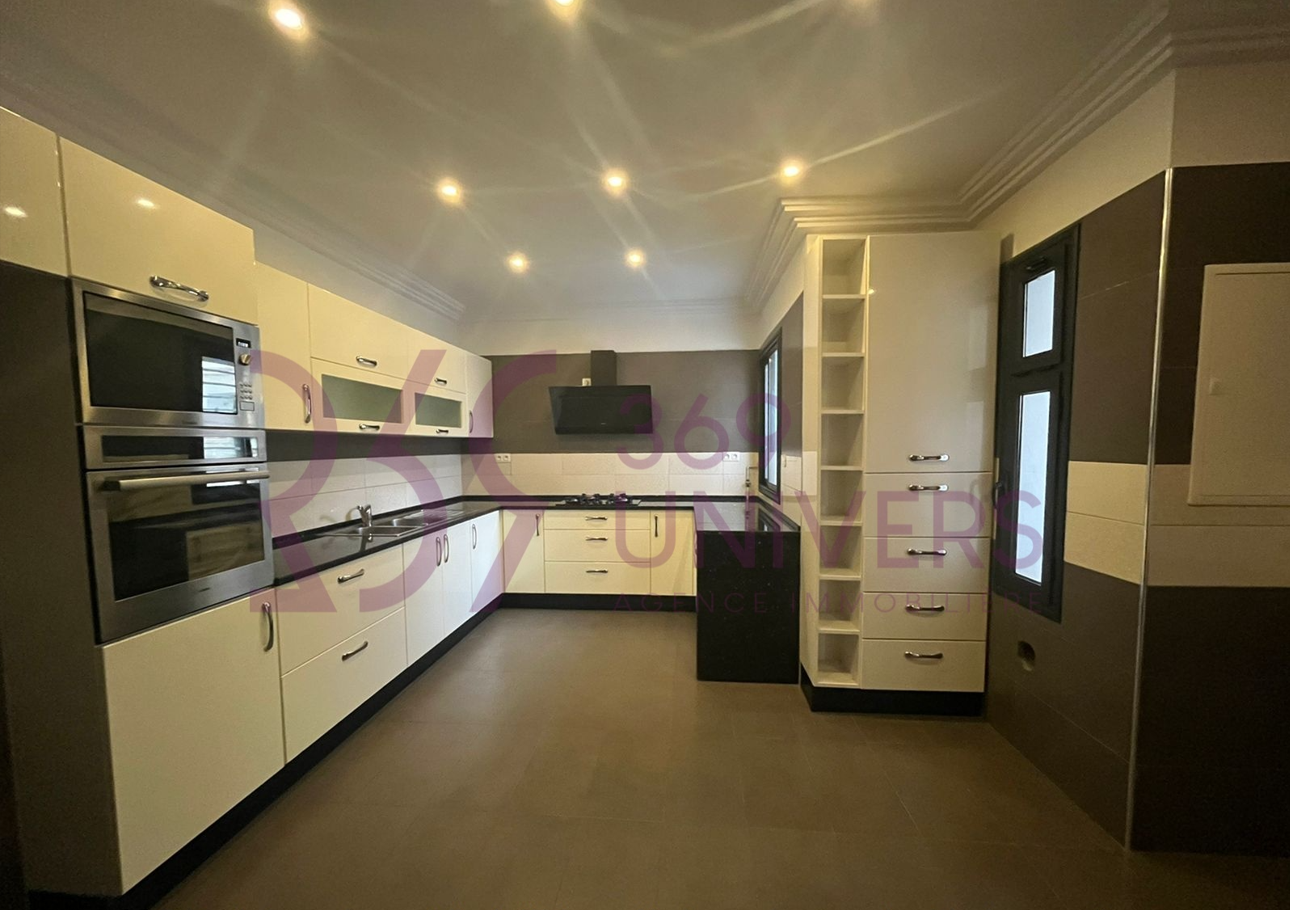 La Marsa&nbsp;Gammart&nbsp;Location&nbsp;Maisons&nbsp;Triplex s4 avec piscine a gammarth ref rd003