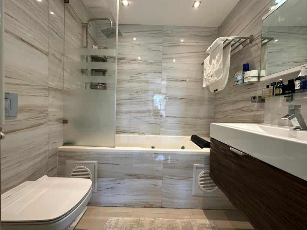 La Soukra&nbsp;La Soukra&nbsp;Vente&nbsp;Appart. 3 pi�ces&nbsp;Tr�s luxueux appartement s2 meubl� � soukra parc