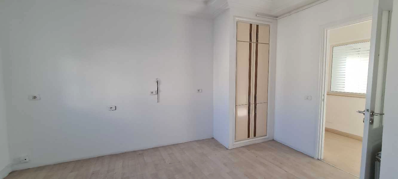 La Marsa&nbsp;Berge Du Lac&nbsp;Location&nbsp;Appart. 4 pi�ces&nbsp;Bureau h4 au lac 2