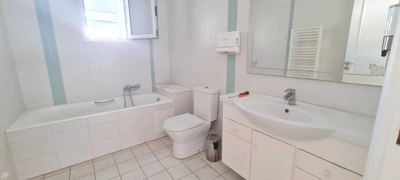 La Marsa&nbsp;Berge Du Lac&nbsp;Location&nbsp;Appart. 4 pi�ces&nbsp;Bureau h4 au lac 2