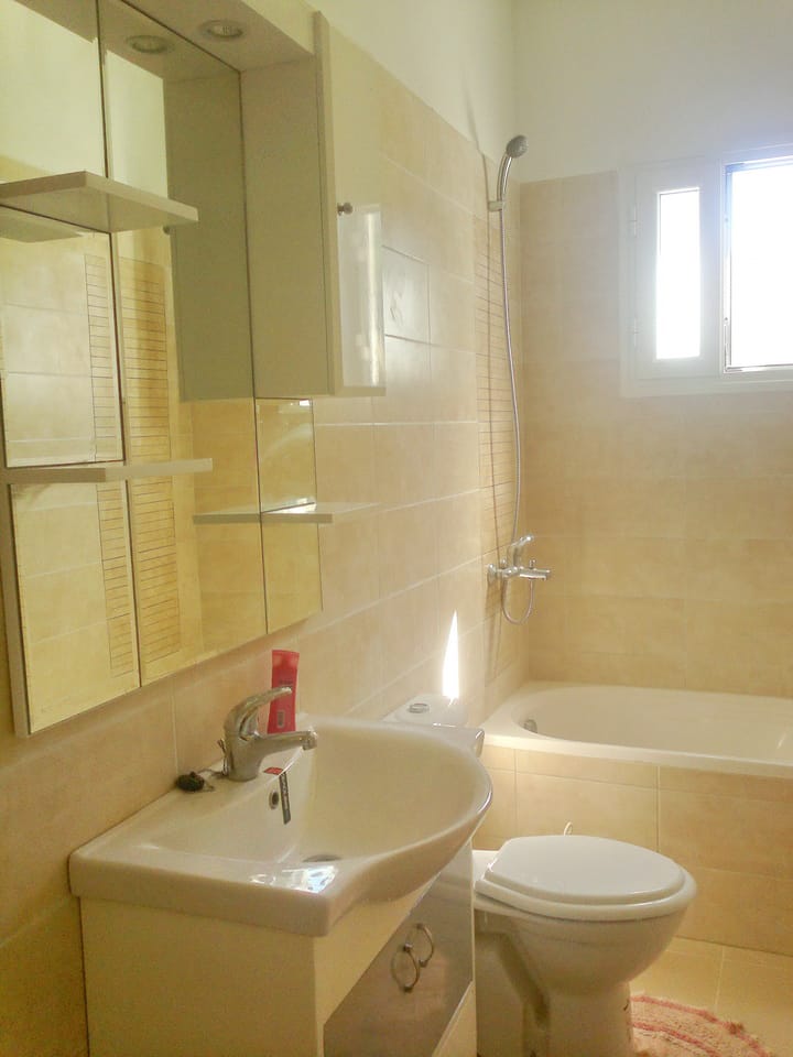 La Soukra La Soukra Location Appart. 3 pices S2 meubl a soukra semaine