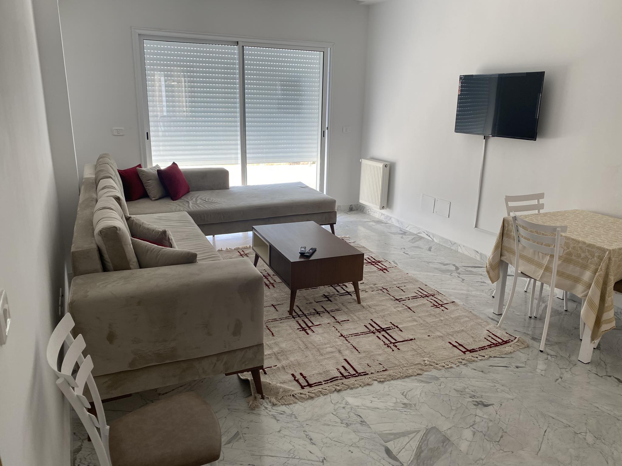 Ain Zaghouan&nbsp;Jardins de Carthage&nbsp;Location vacances&nbsp;Appart. 3 pi�ces&nbsp;S2 tout neuf richement meubl� par nuit�e