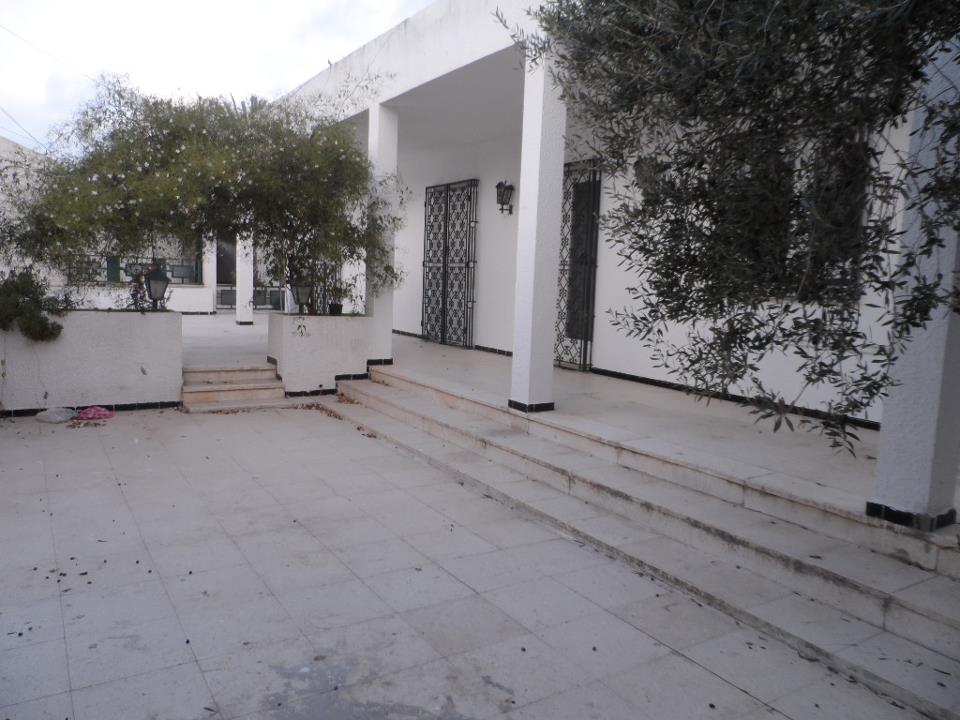 Akouda&nbsp;Akouda&nbsp;Vente&nbsp;Maisons&nbsp;Villa entour�e d'un grand jardin akouda