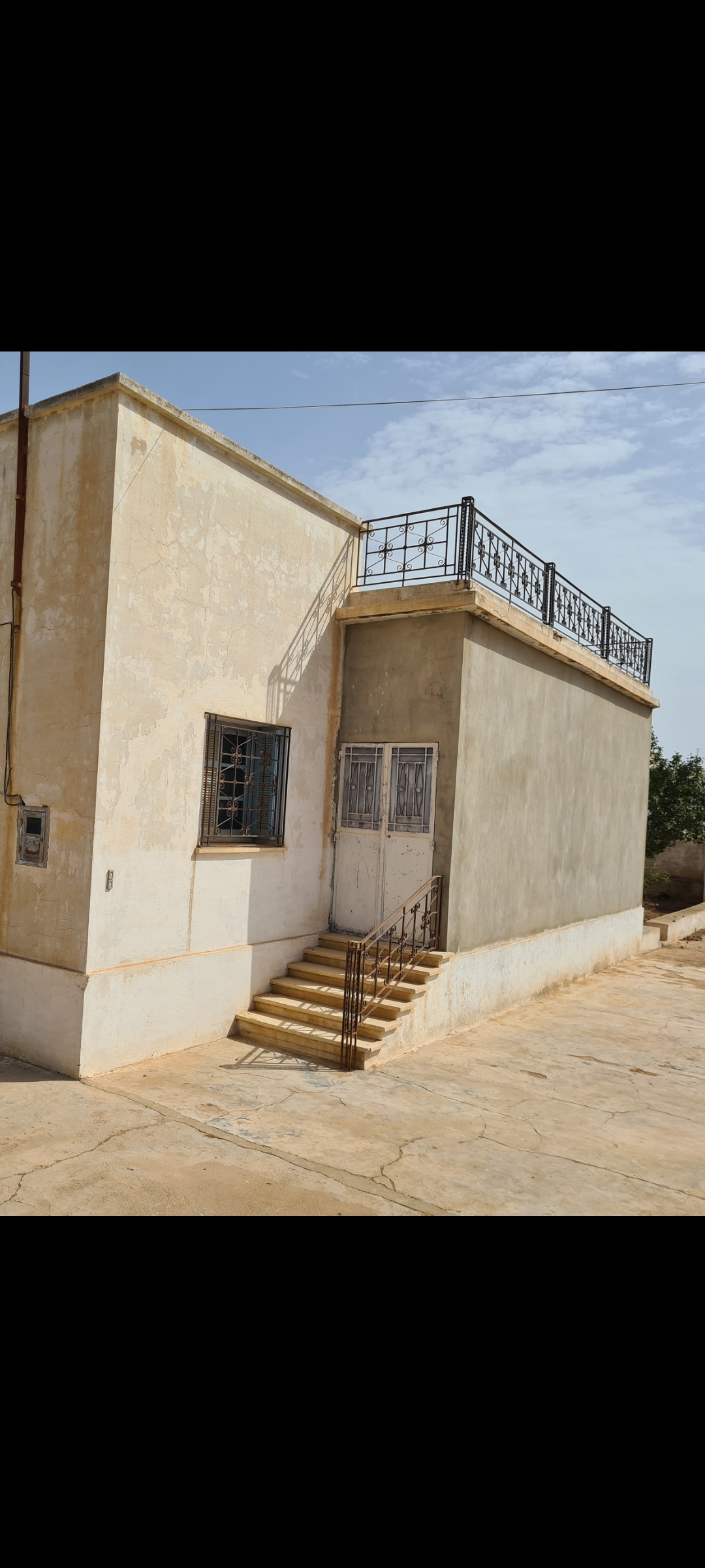 Sakiet Ezzit Merkez Chihya Location Surfaces Grande maison  bien situe chihia sfax