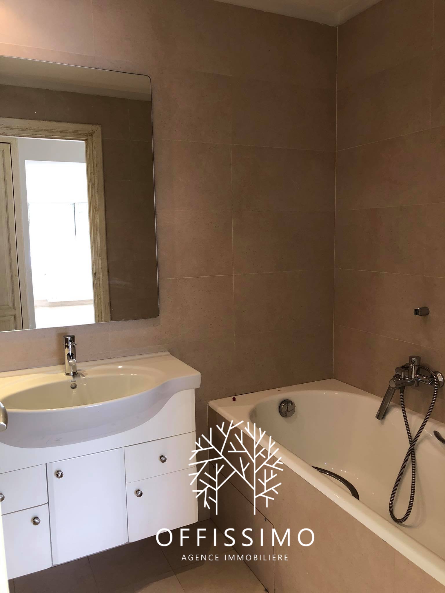 La Marsa&nbsp;Berge Du Lac&nbsp;Location&nbsp;Appart. 3 pi�ces&nbsp;S3 haut standing lac 2 spacieux