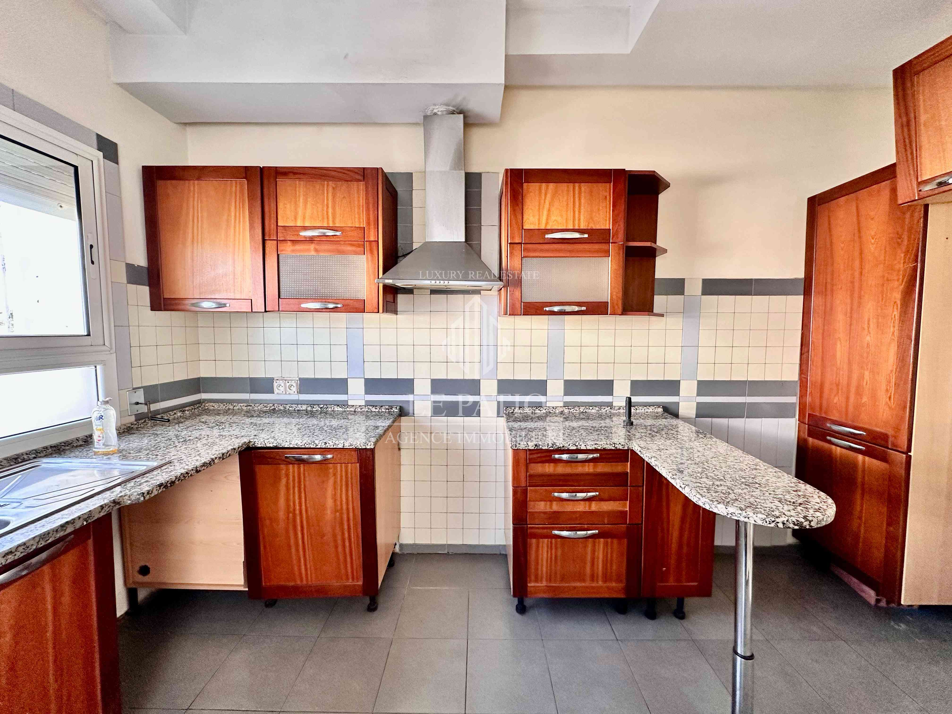 La Marsa&nbsp;Marsa Ennassim&nbsp;Location&nbsp;Appart. 4 pi�ces&nbsp;Etage de villa a la marsa