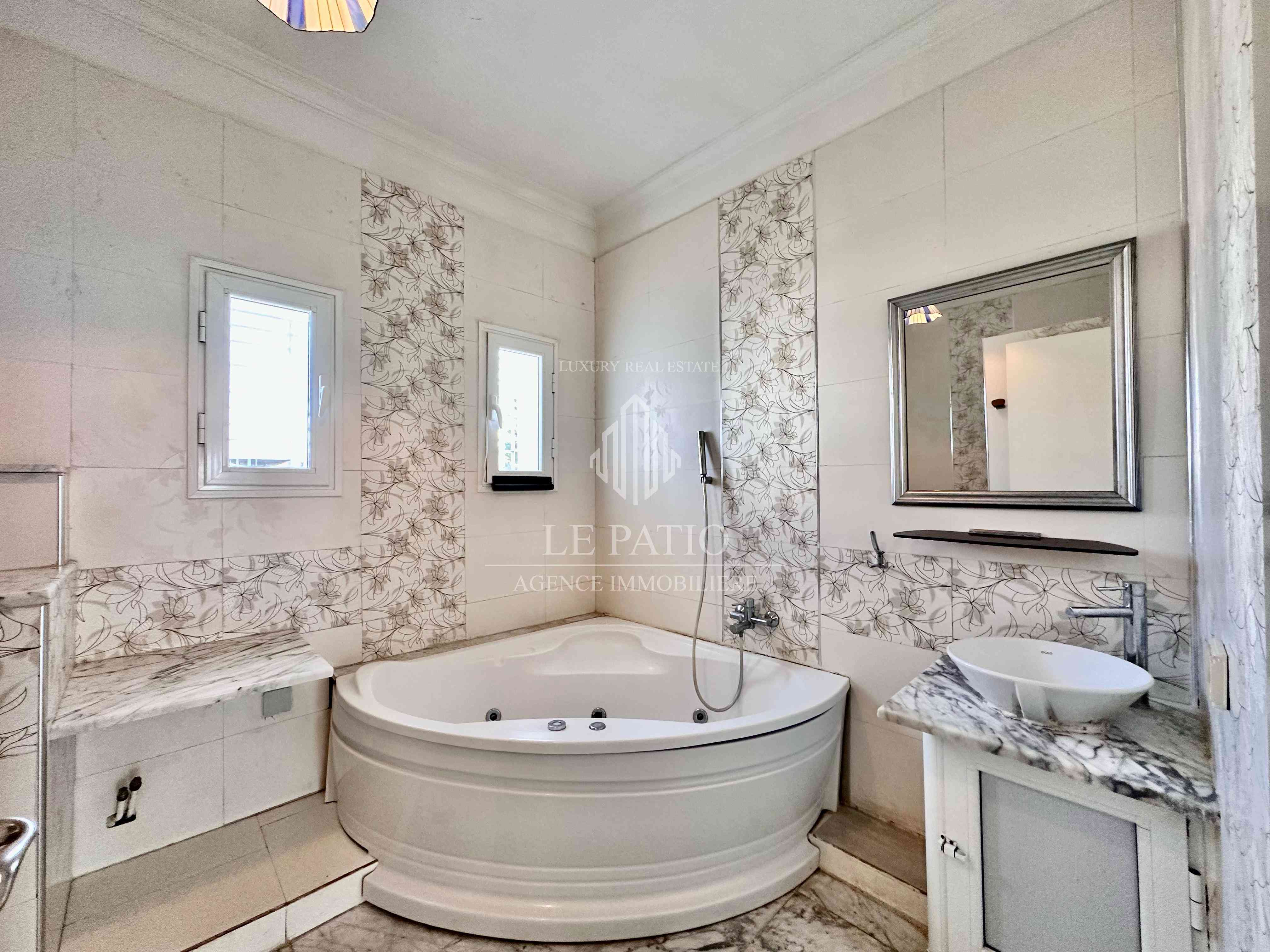 La Marsa&nbsp;Marsa Ennassim&nbsp;Location&nbsp;Appart. 4 pi�ces&nbsp;Etage de villa a la marsa