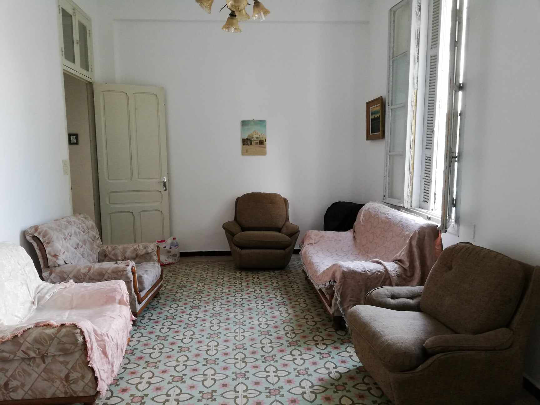 Bab Bhar&nbsp;Hedi Chaker&nbsp;Vente&nbsp;Appart. 5 pi�ces+&nbsp;Spacieux appartement