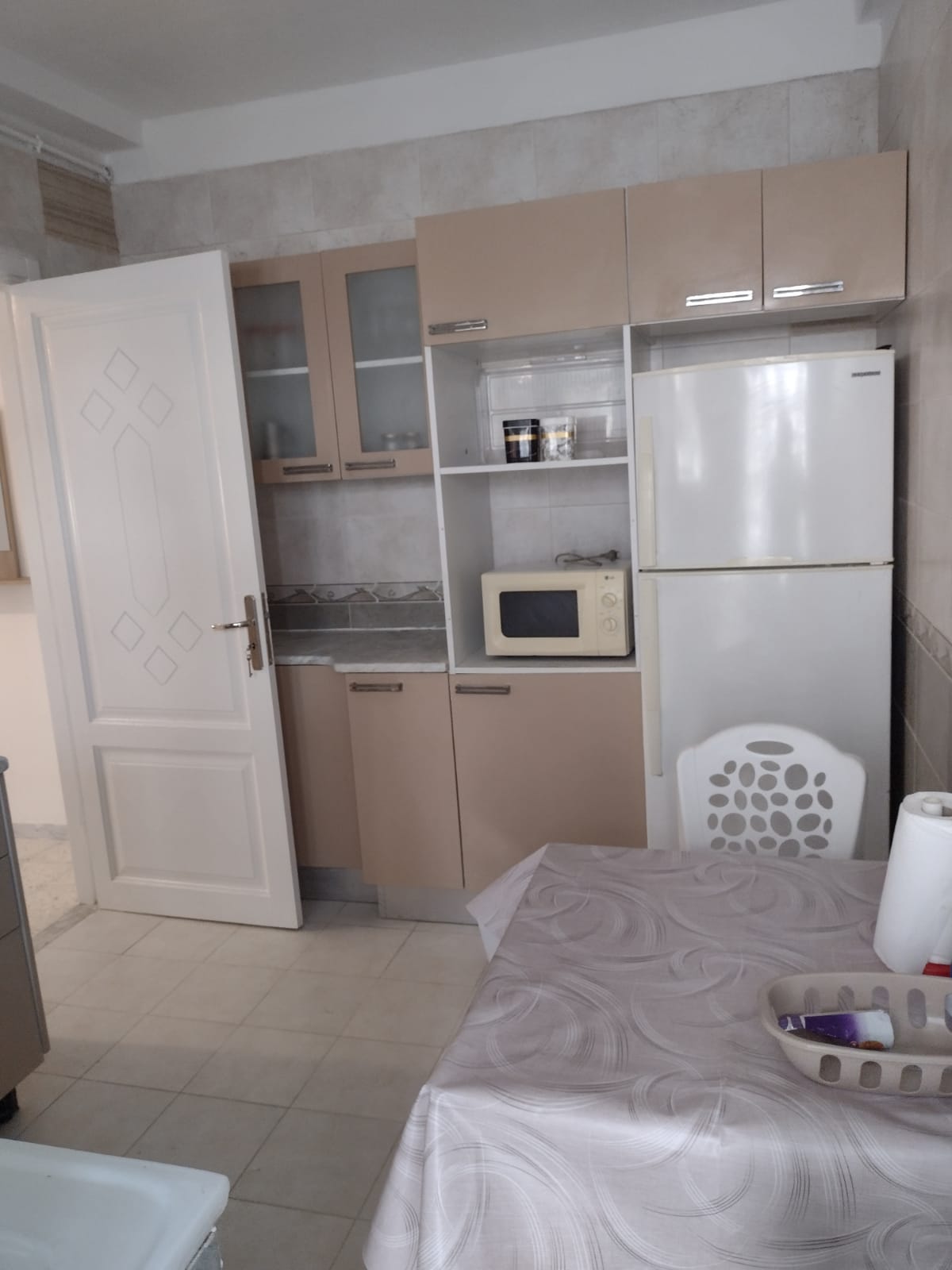 Raoued Jaafar 1 Location Appart. 3 pices Appart neuf de 3 pices meubl au rez de chausse