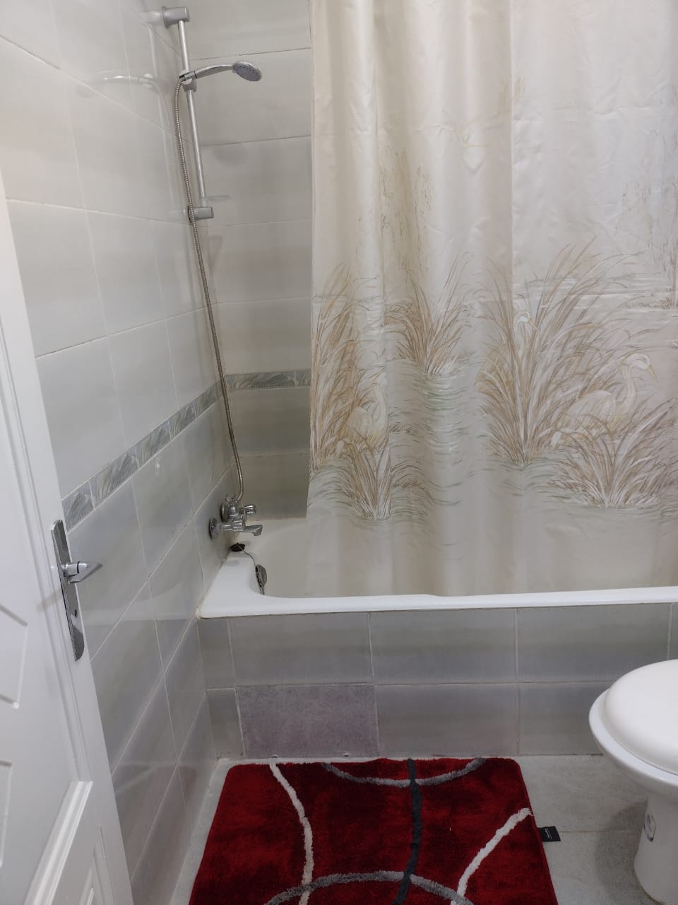 Raoued Jaafar 1 Location Appart. 3 pices Appart neuf de 3 pices meubl au rez de chausse