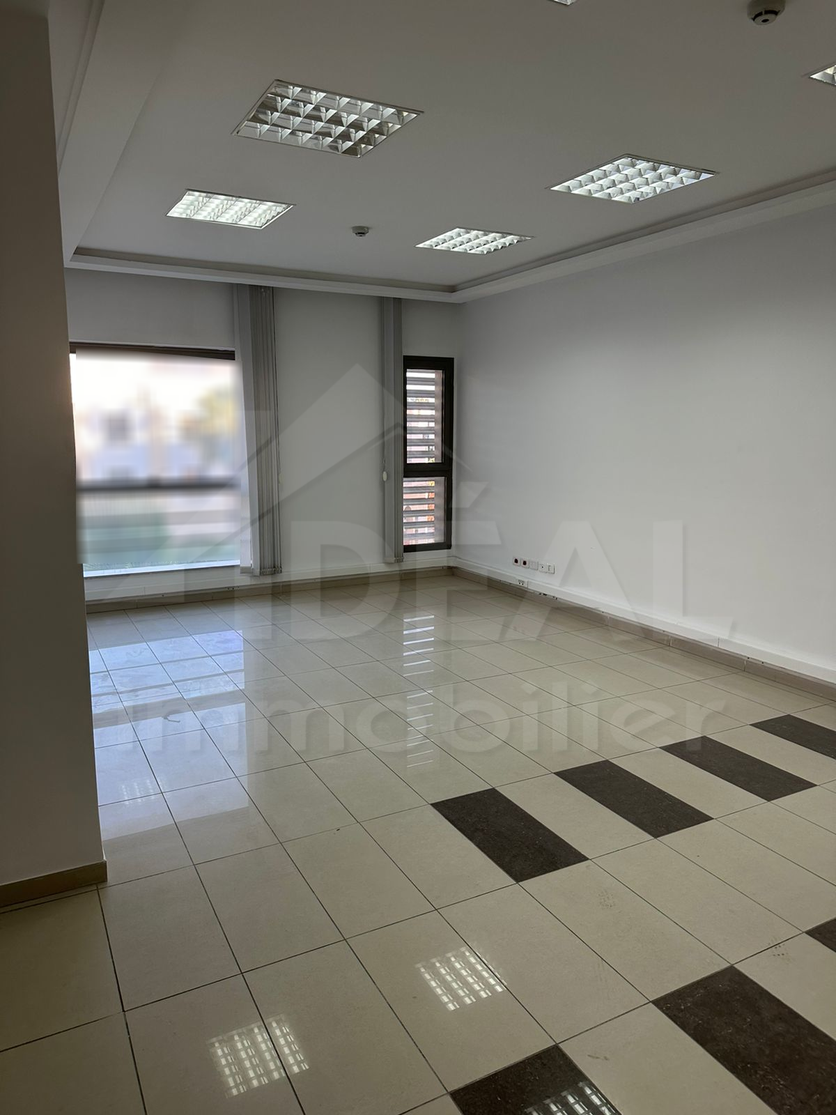 La Marsa&nbsp;Berge Du Lac&nbsp;Bureaux & Commerces&nbsp;Bureau&nbsp;Al bureau 700m2 au lac1