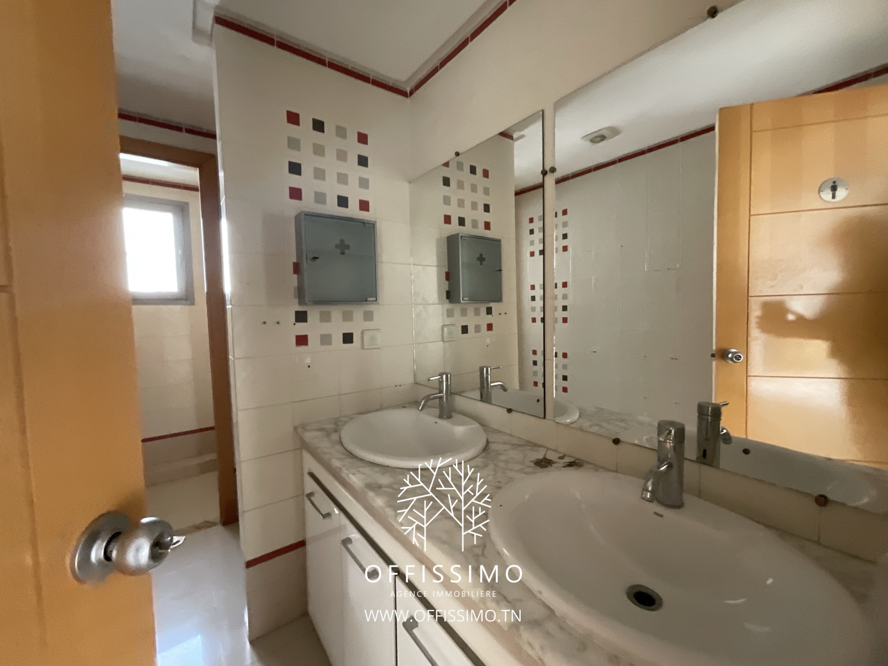 La Marsa&nbsp;Berge Du Lac&nbsp;Location&nbsp;Surfaces&nbsp;Bureau open space et 10 pieces lac 1