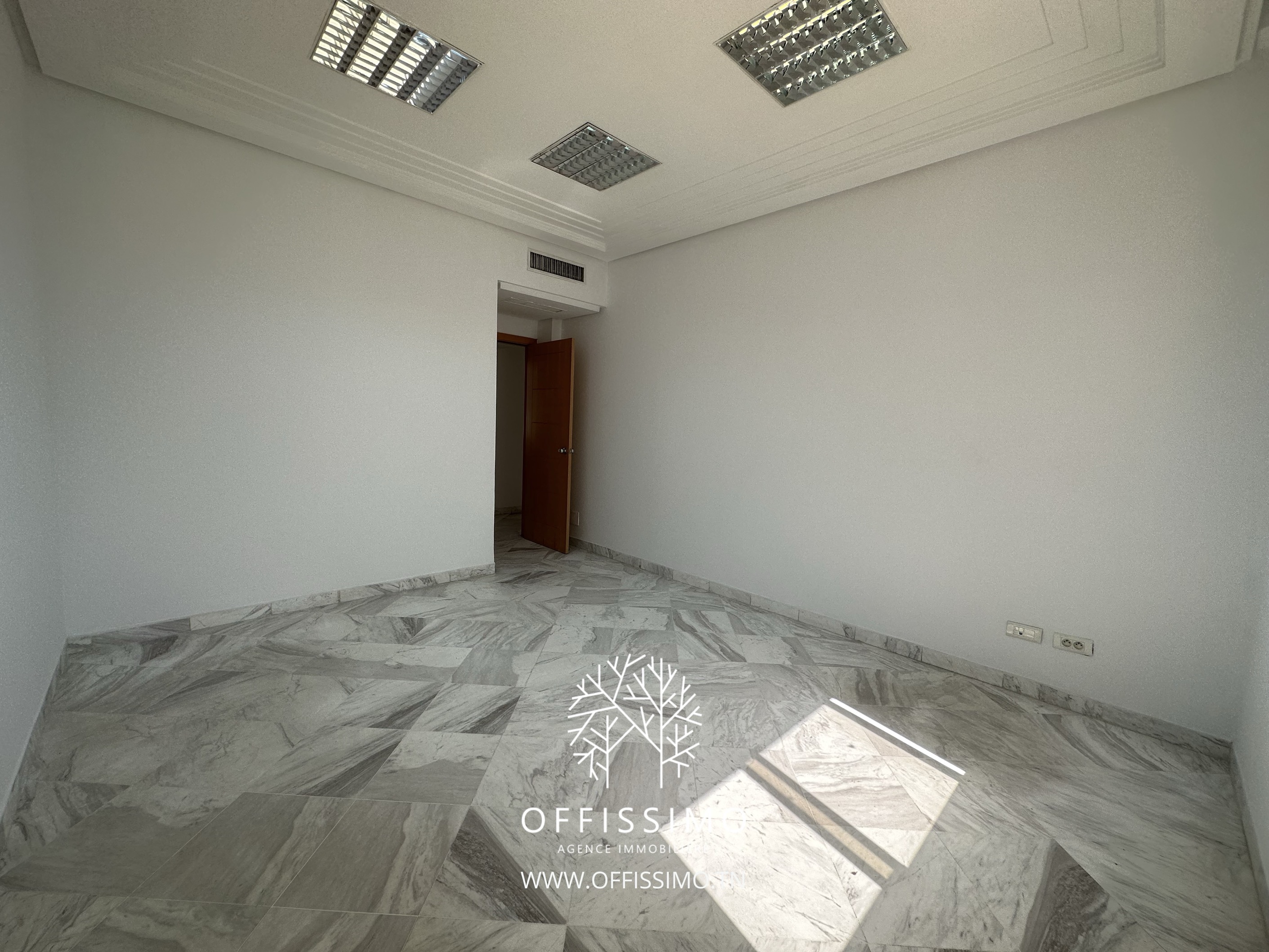 La Marsa&nbsp;Berge Du Lac&nbsp;Location&nbsp;Appart. 5 pi�ces+&nbsp;Bureau 5 pieces lac 1 vue degager