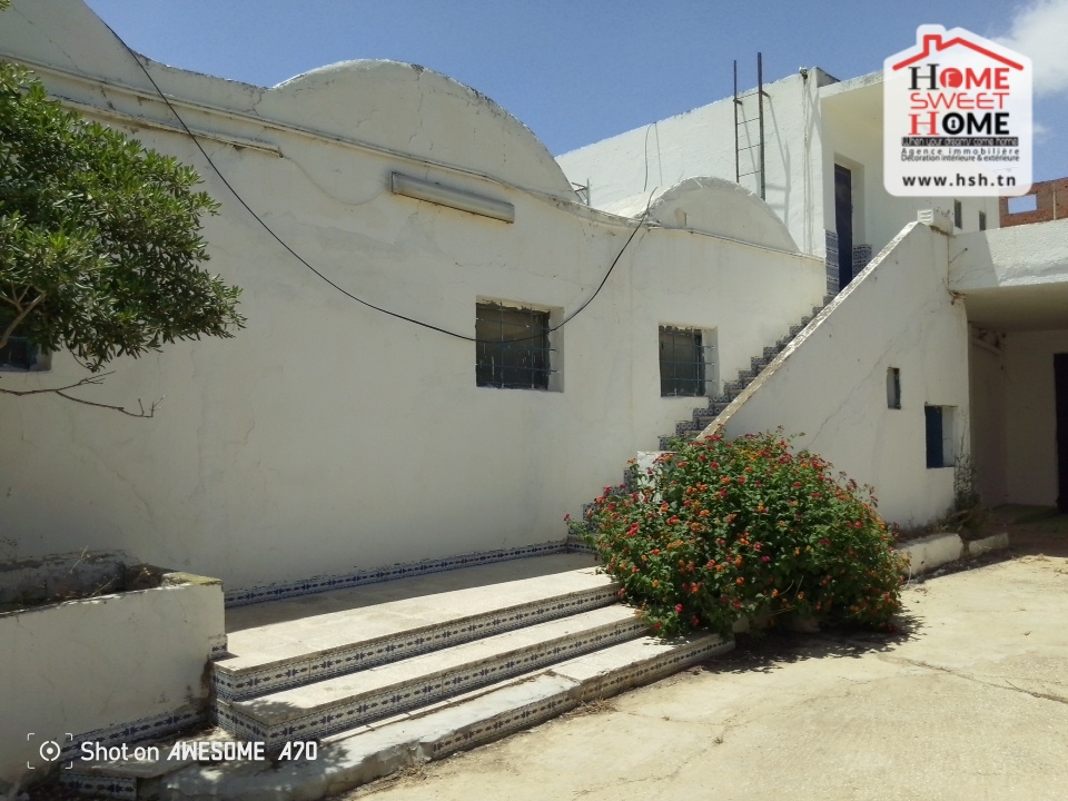 La Marsa&nbsp;Marsa Erriadh&nbsp;Bureaux & Commerces&nbsp;Surfaces&nbsp;Entrepot al masyaf  � jbal khaoui