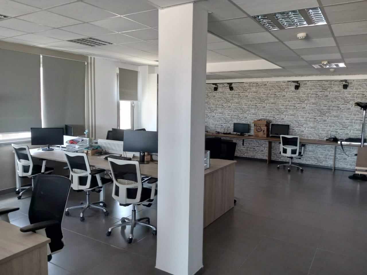El Kram Le Kram Bureaux & Commerces Bureau Coquette bureau hall plus 8 au lac 3