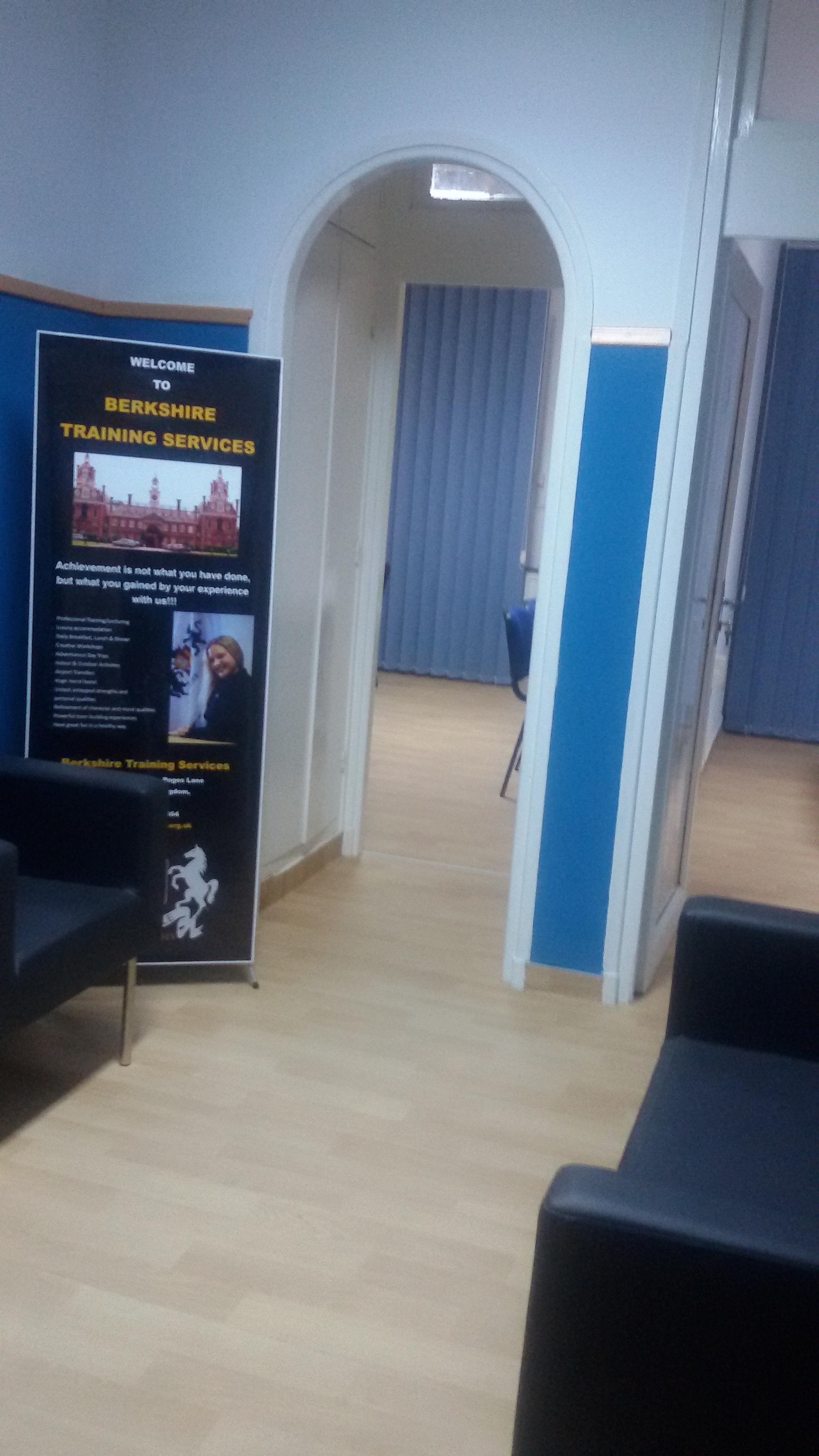 Bab Souika Bab El Assel Location Appart. 4 pices Bureau meubl lieu central