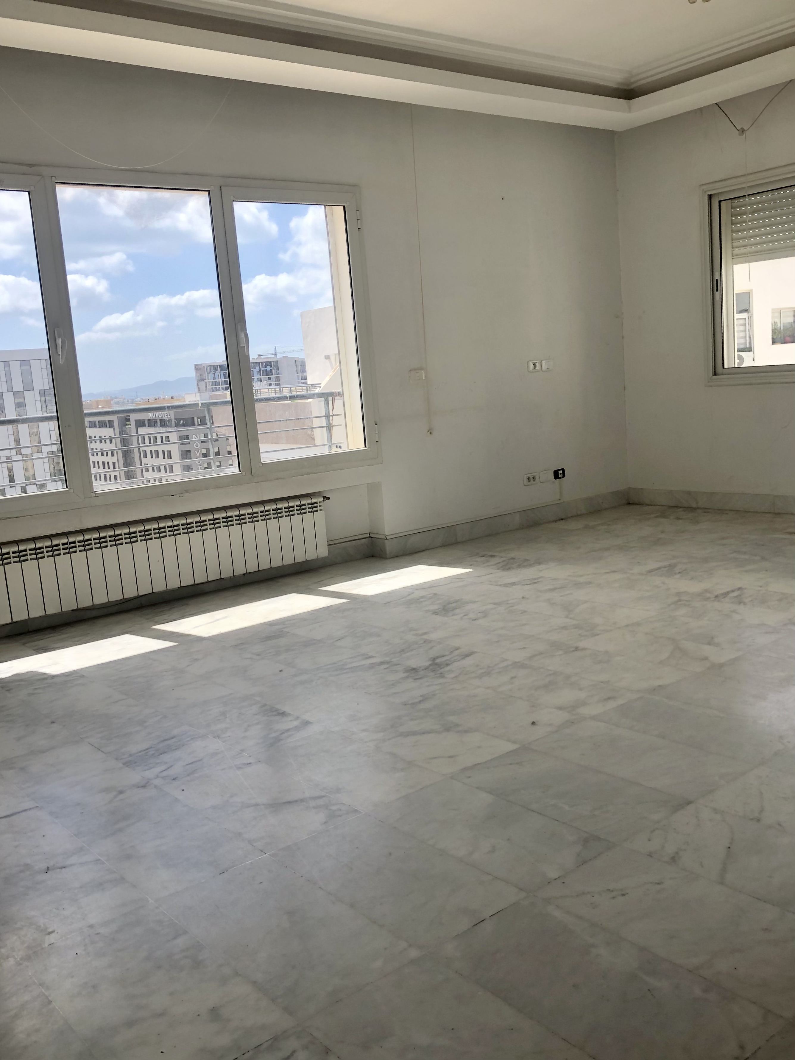 La Marsa&nbsp;Berge Du Lac&nbsp;Location&nbsp;Appart. 4 pi�ces&nbsp;Bureau hall et 4 pi�ces au lac 2