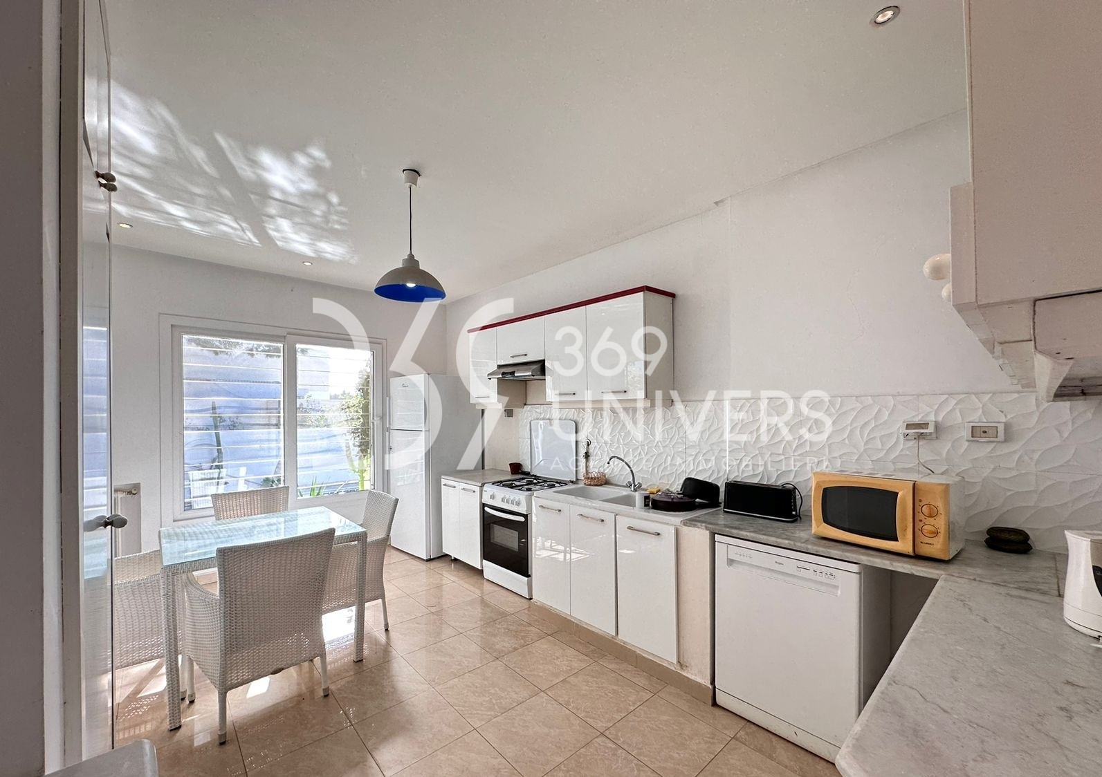 La Marsa&nbsp;Marsa Ennassim&nbsp;Location&nbsp;Appart. 3 pi�ces&nbsp;Rez de chauss�e avec piscine � la marsa ref ra067