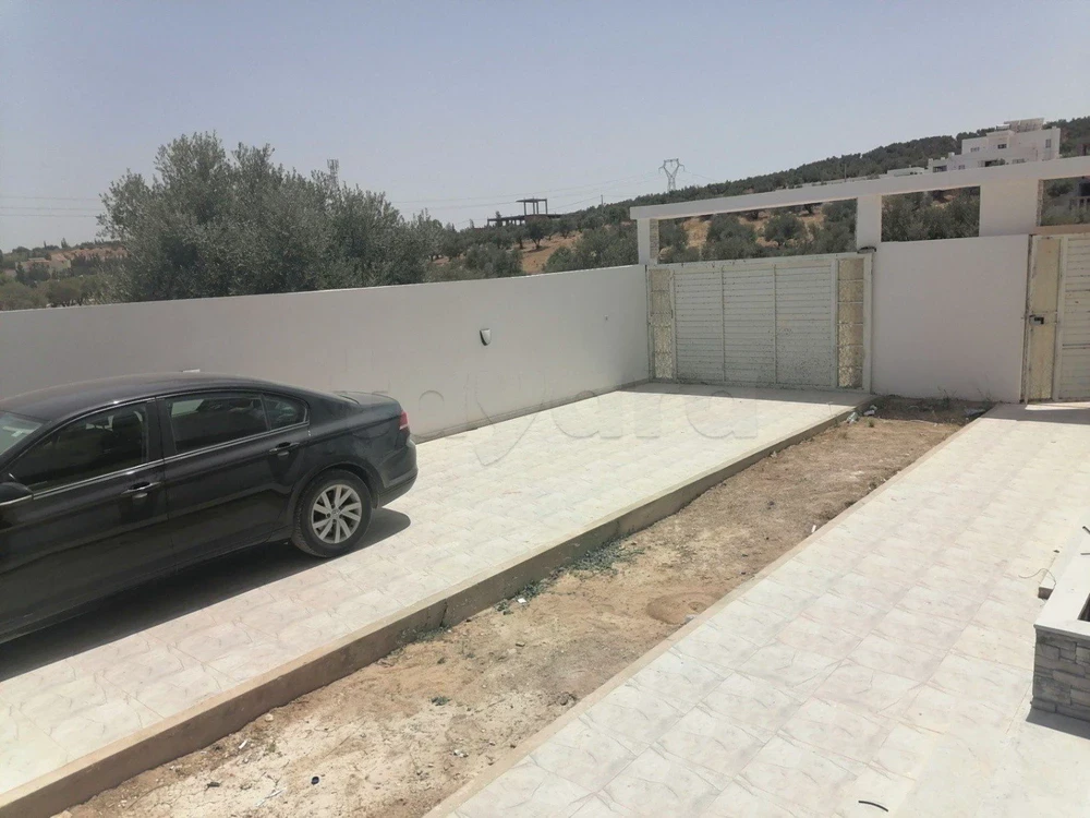 Oued Ellil Oued Ellil Location Maisons Grande villa avec piscine sanhaja