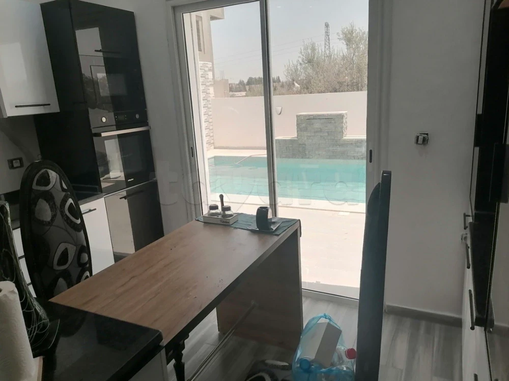 Oued Ellil Oued Ellil Location Maisons Grande villa avec piscine sanhaja
