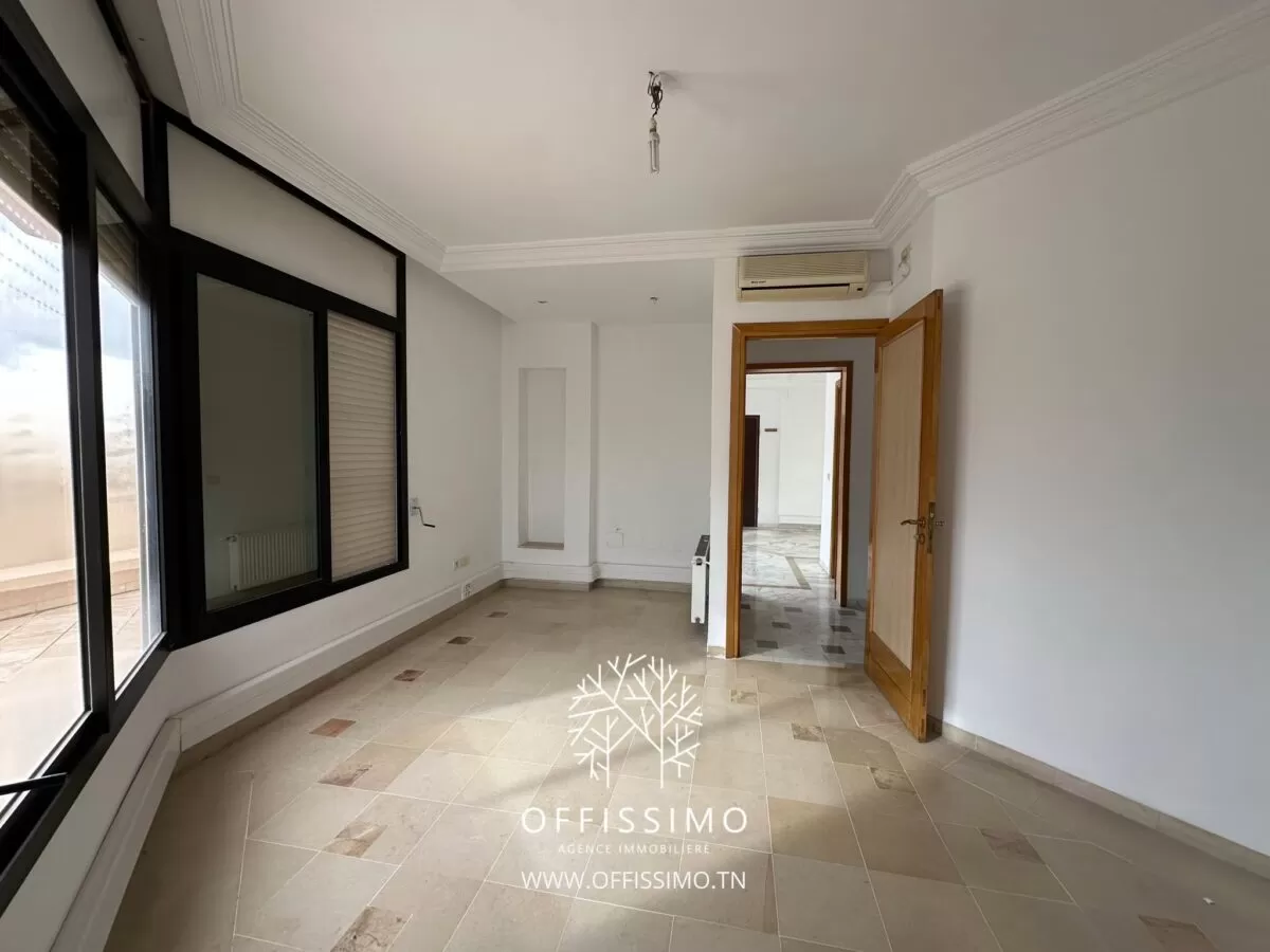 La Marsa Berge Du Lac Location Surfaces Bureau 2 pieces au lac 1