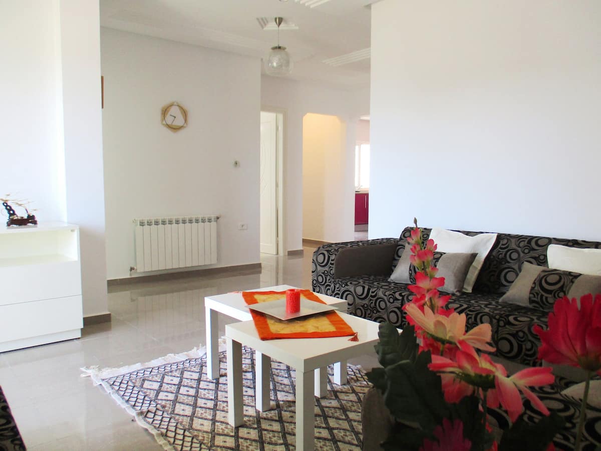 Akouda&nbsp;Chatt Meriem&nbsp;Location&nbsp;Appart. 3 pi�ces&nbsp;Standing  s2 spacieux vue mer