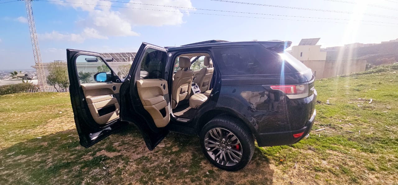 Ariana Ville Ariana Rover ROVER Range rover 2016
