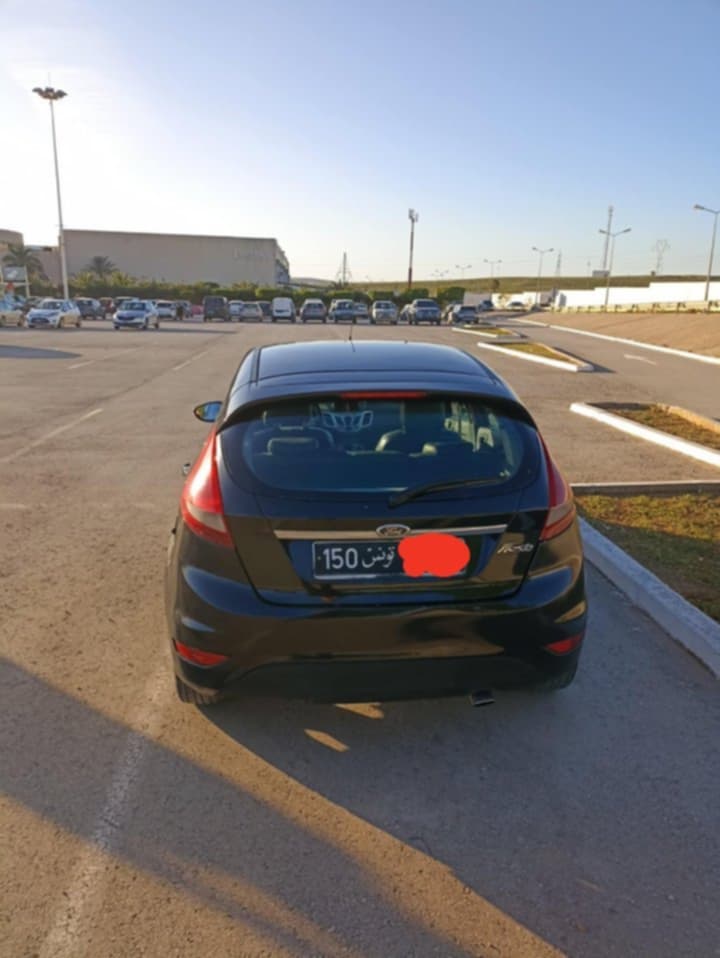 Bizerte Nord Cite Bougatfa Ford Fiesta Ford fiesta titanium noir de 2011