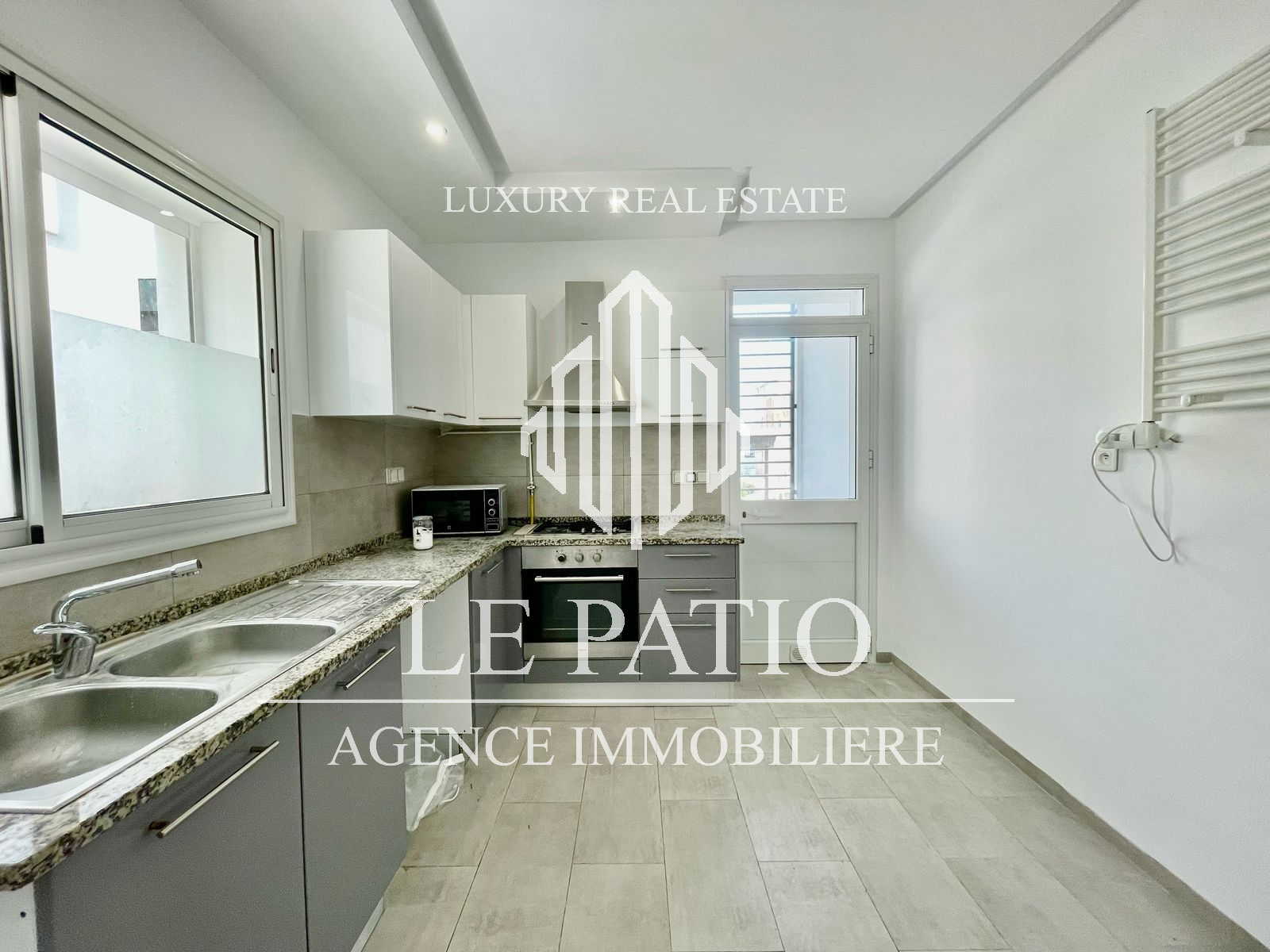 La Marsa Marsa Safsaf Location Appart. 4 pices Etage de villa s3  la marsa ville