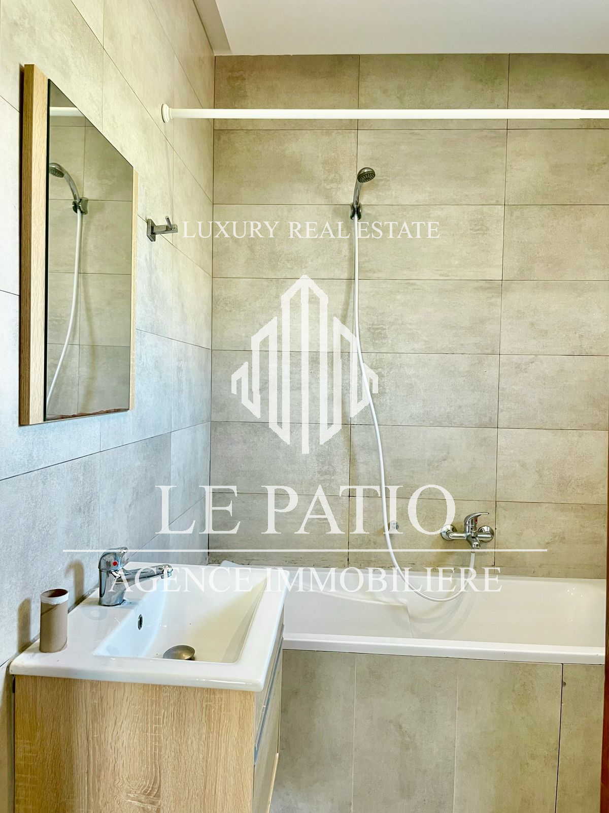 La Marsa Marsa Safsaf Location Appart. 4 pices Etage de villa s3  la marsa ville