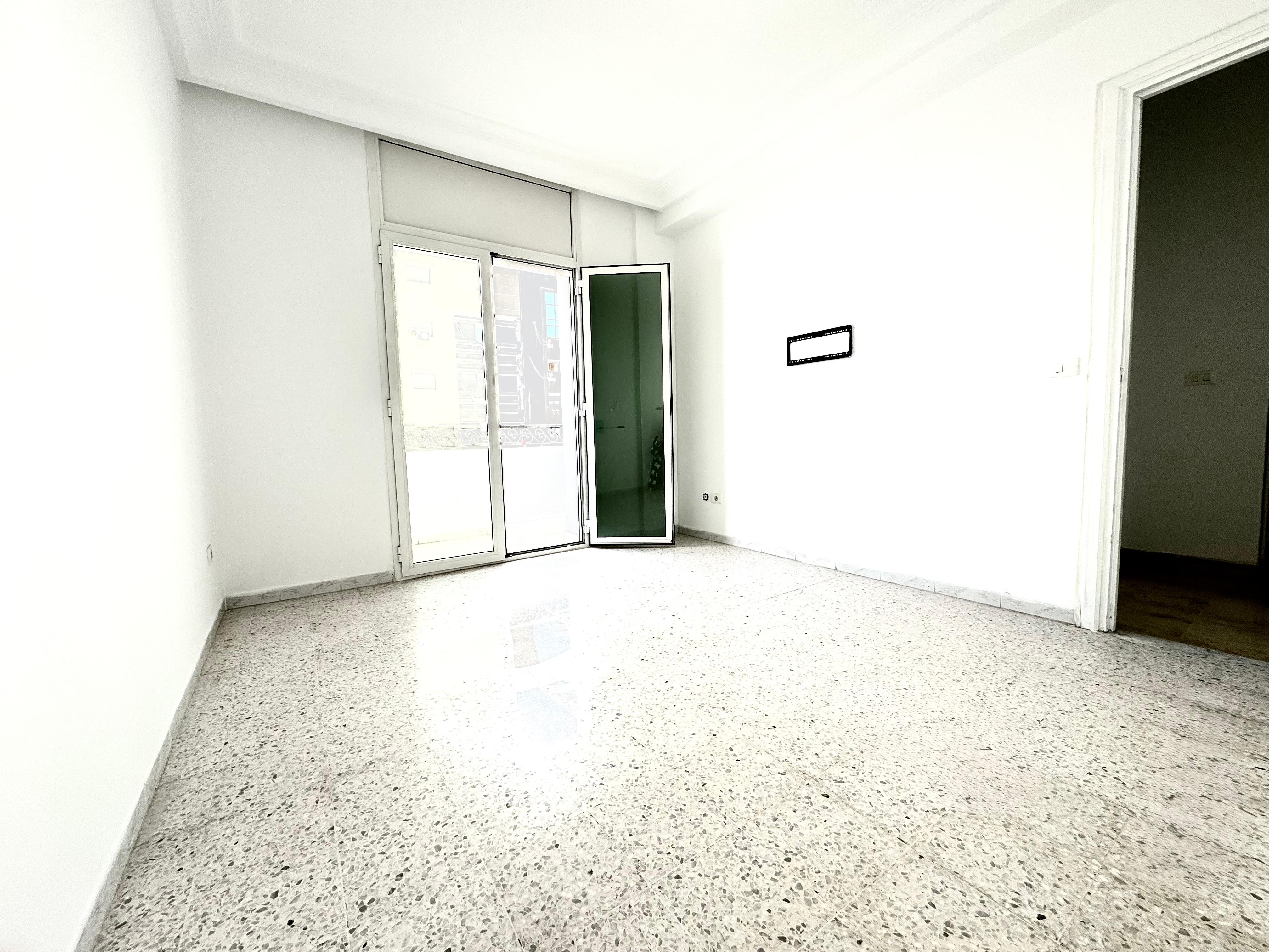 La Marsa El Aouina Vente Appart. 3 pices Appartement rnov  l'aouina