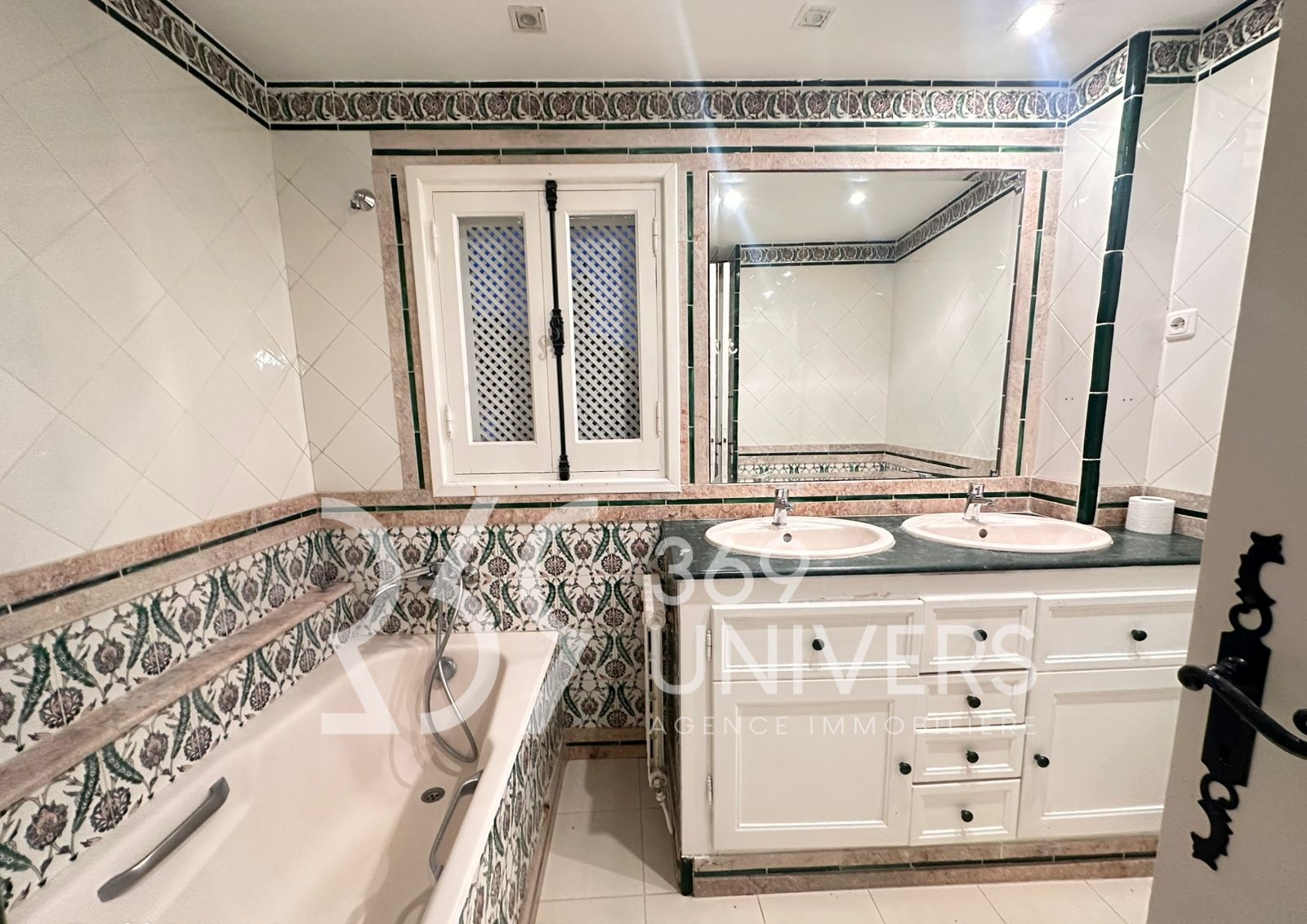 La Marsa&nbsp;Gammart&nbsp;Location&nbsp;Appart. 2 pi�ces&nbsp;Etage de villa avec vue d�gag�e � gammarth