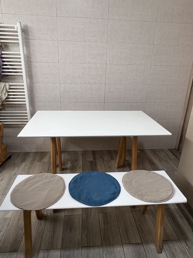 El Omrane Superieur Cite Ibn Khaldoun I Salon - Salle  manger  Tables Table avec 2 banquettes