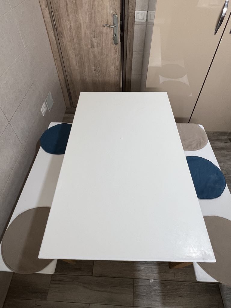 El Omrane Superieur Cite Ibn Khaldoun I Salon - Salle  manger  Tables Table avec 2 banquettes