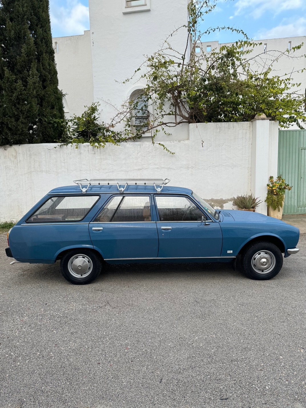 Hammamet Hammamet Peugeot 504 Peugeot 504 break 1981 diesel 65cv