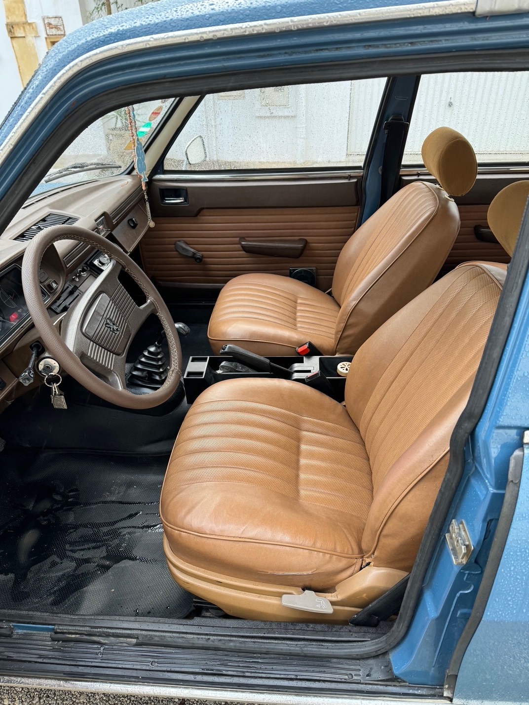 Hammamet Hammamet Peugeot 504 Peugeot 504 break 1981 diesel 65cv