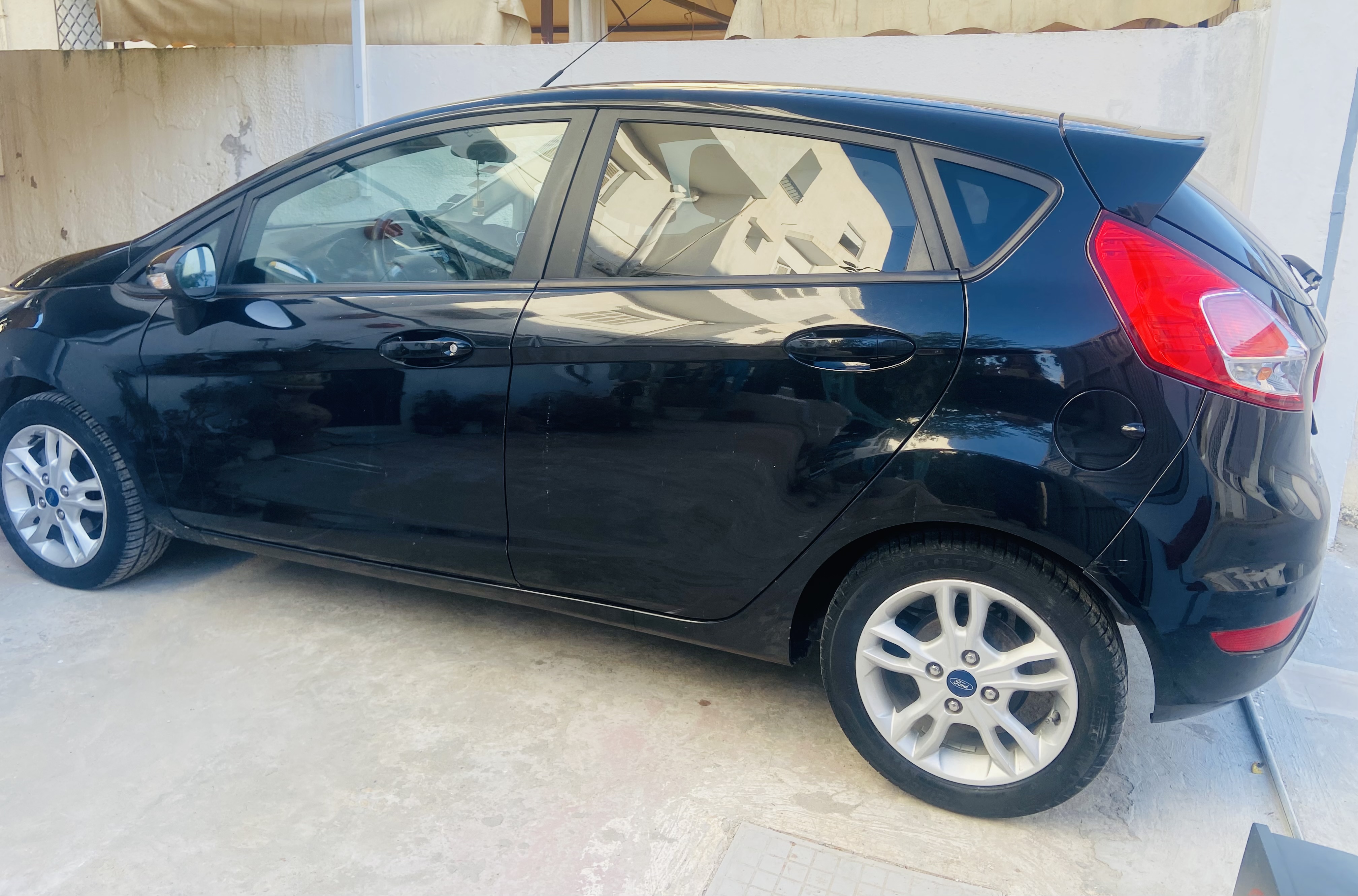 El Menzah Cite El Mahrajene Ford Fiesta Fiesta titanium