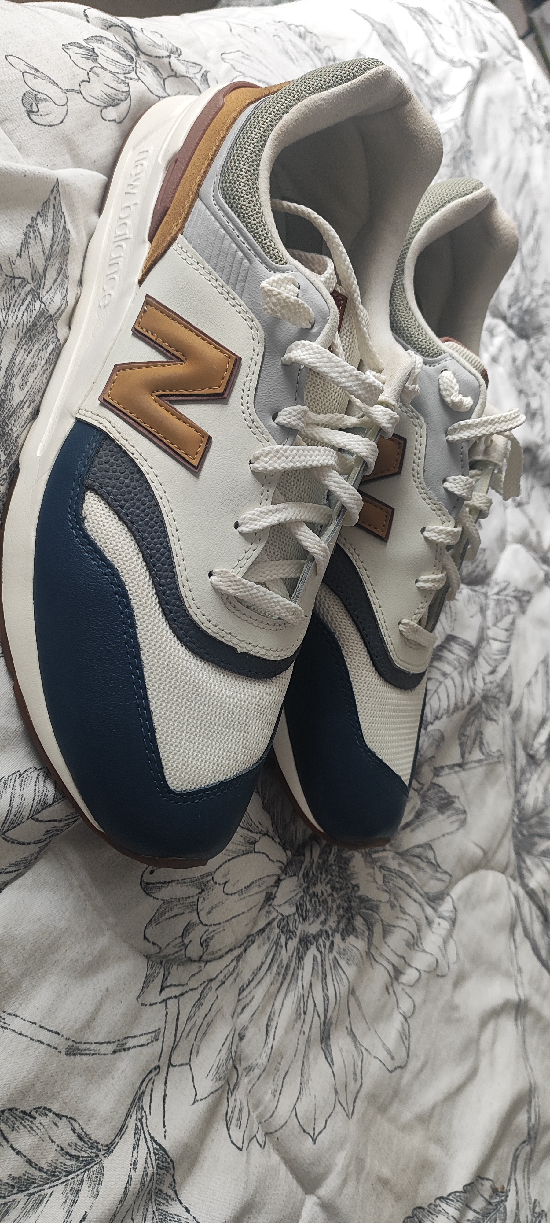 Ain Zaghouan Ain Zaghouan Hommes Autre New balance vs nike