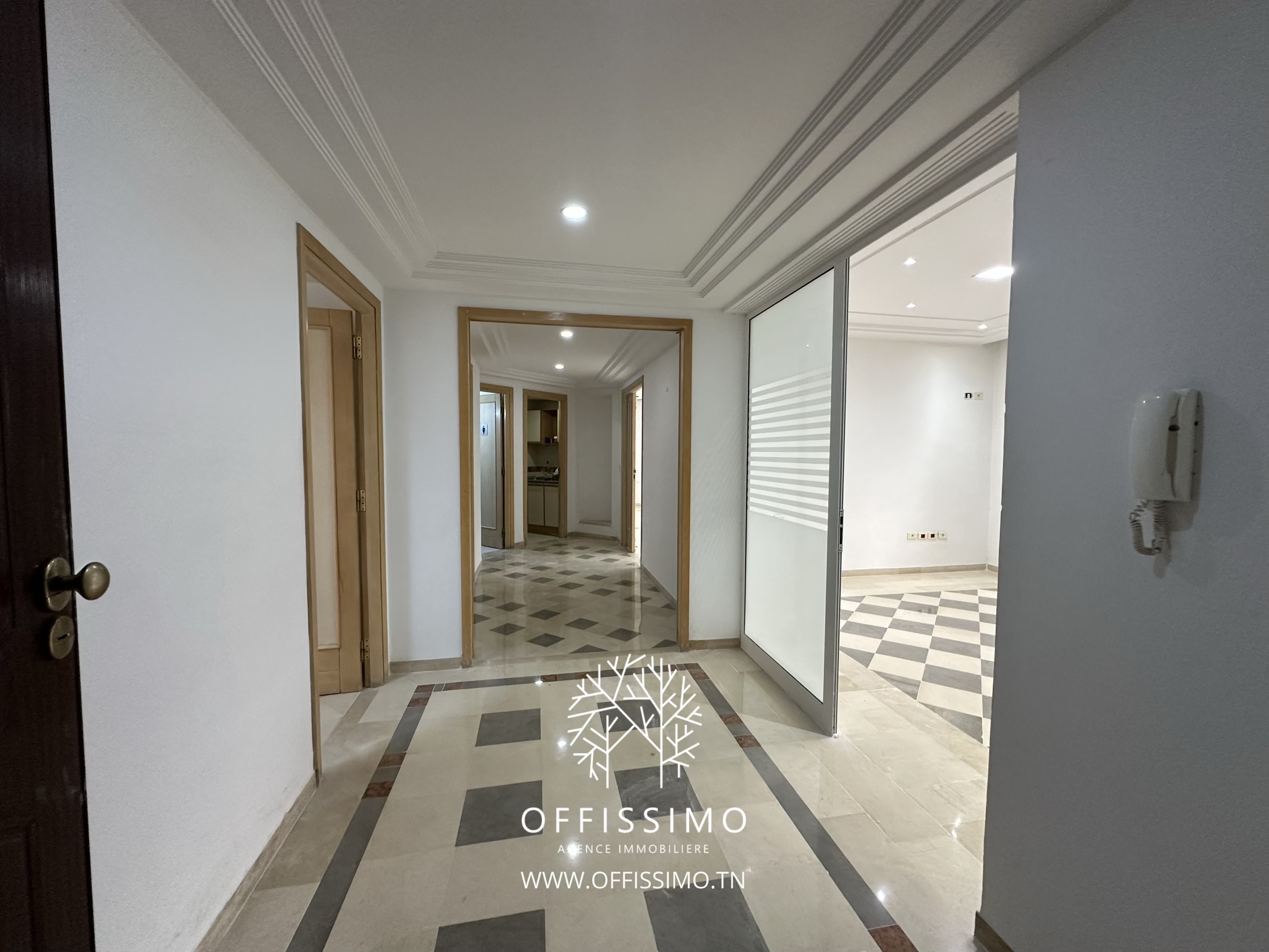 La Marsa Berge Du Lac Location Surfaces Bureau open space lac 1 et 3 pieces