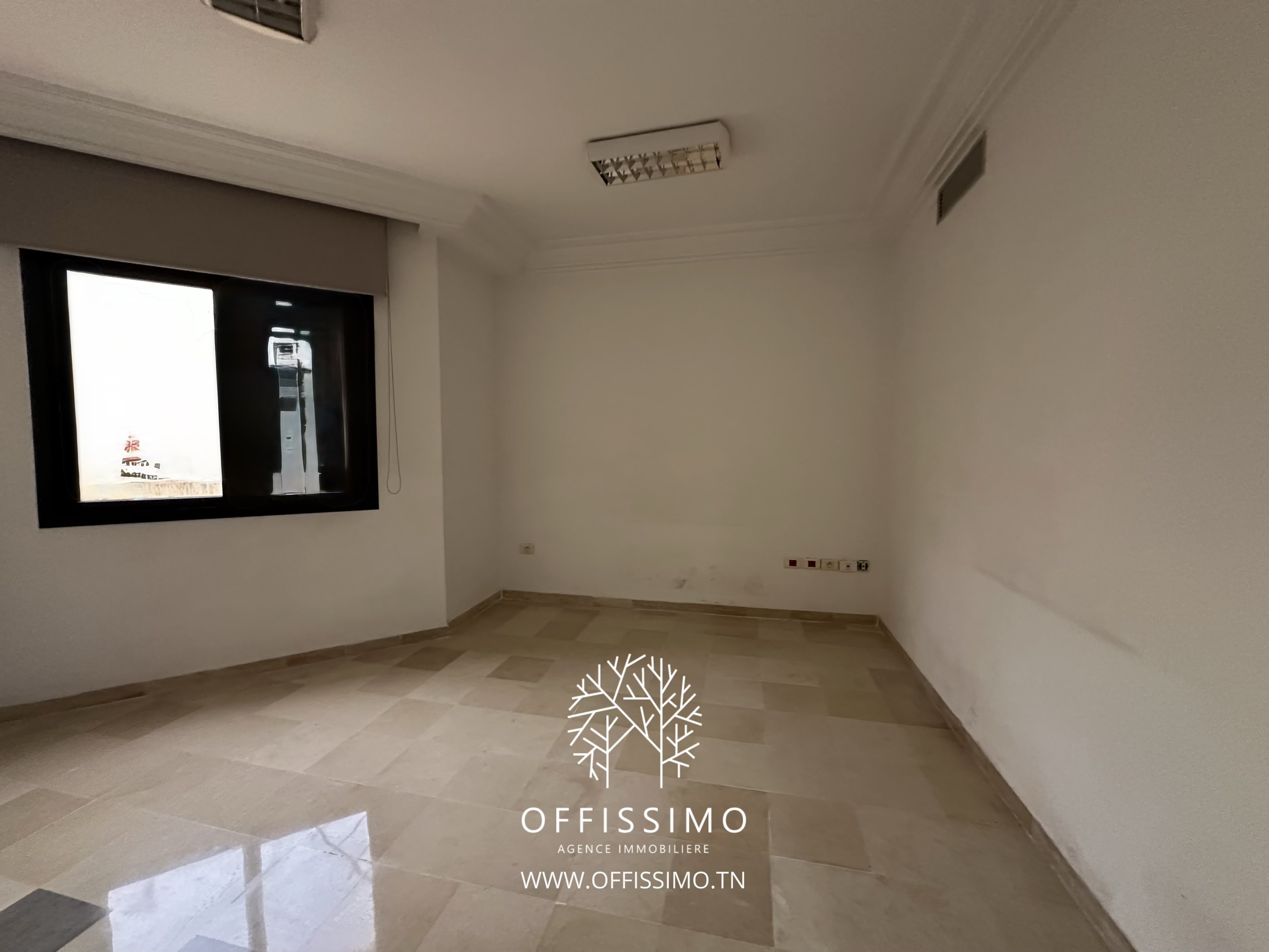 La Marsa Berge Du Lac Location Surfaces Bureau open space lac 1 et 3 pieces