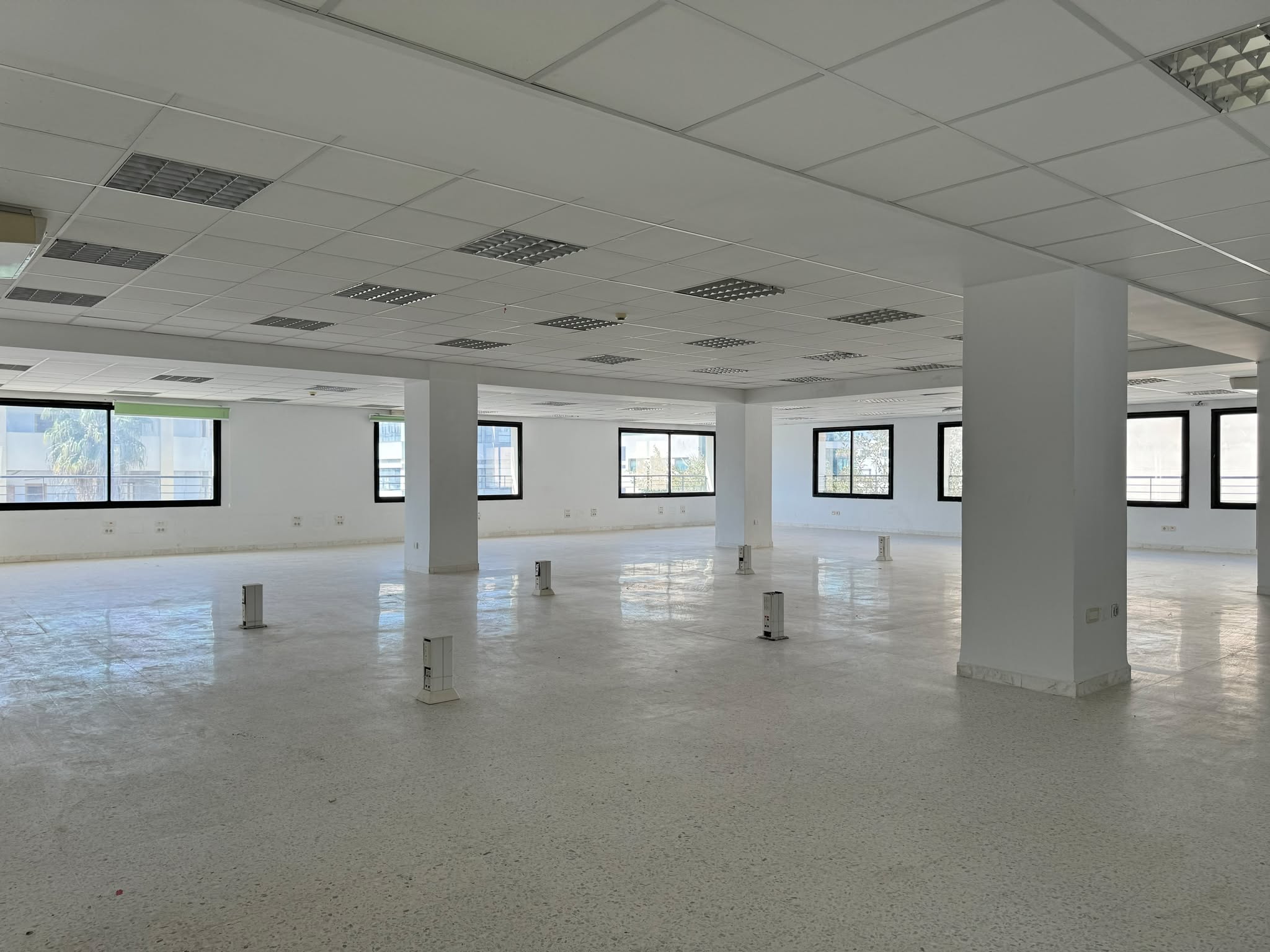 El Kram&nbsp;Le Kram&nbsp;Bureaux & Commerces&nbsp;Bureau&nbsp;Immeuble bureautique 1800m2 bon standing au lac3