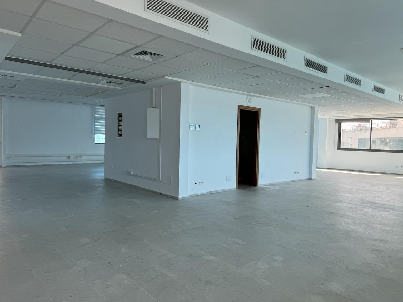 La Marsa&nbsp;Berge Du Lac&nbsp;Bureaux & Commerces&nbsp;Bureau&nbsp;Super bureau 2300 m2 haut standing au lac 2