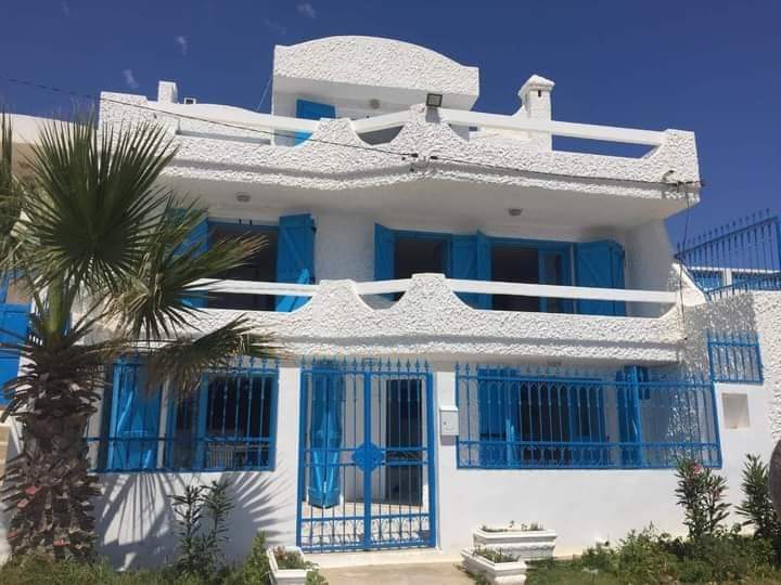 Kelibia Kelibia Location vacances Appart. 5 pices+ Triplex s5 pied dans leau