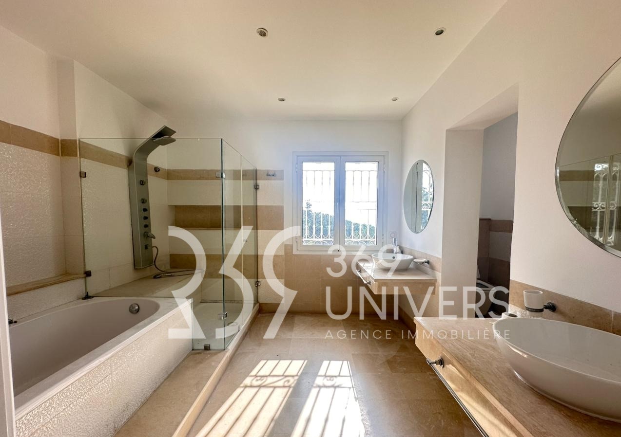 La Marsa Gammart Location Maisons Villa avec piscine  gammarth ref rh147