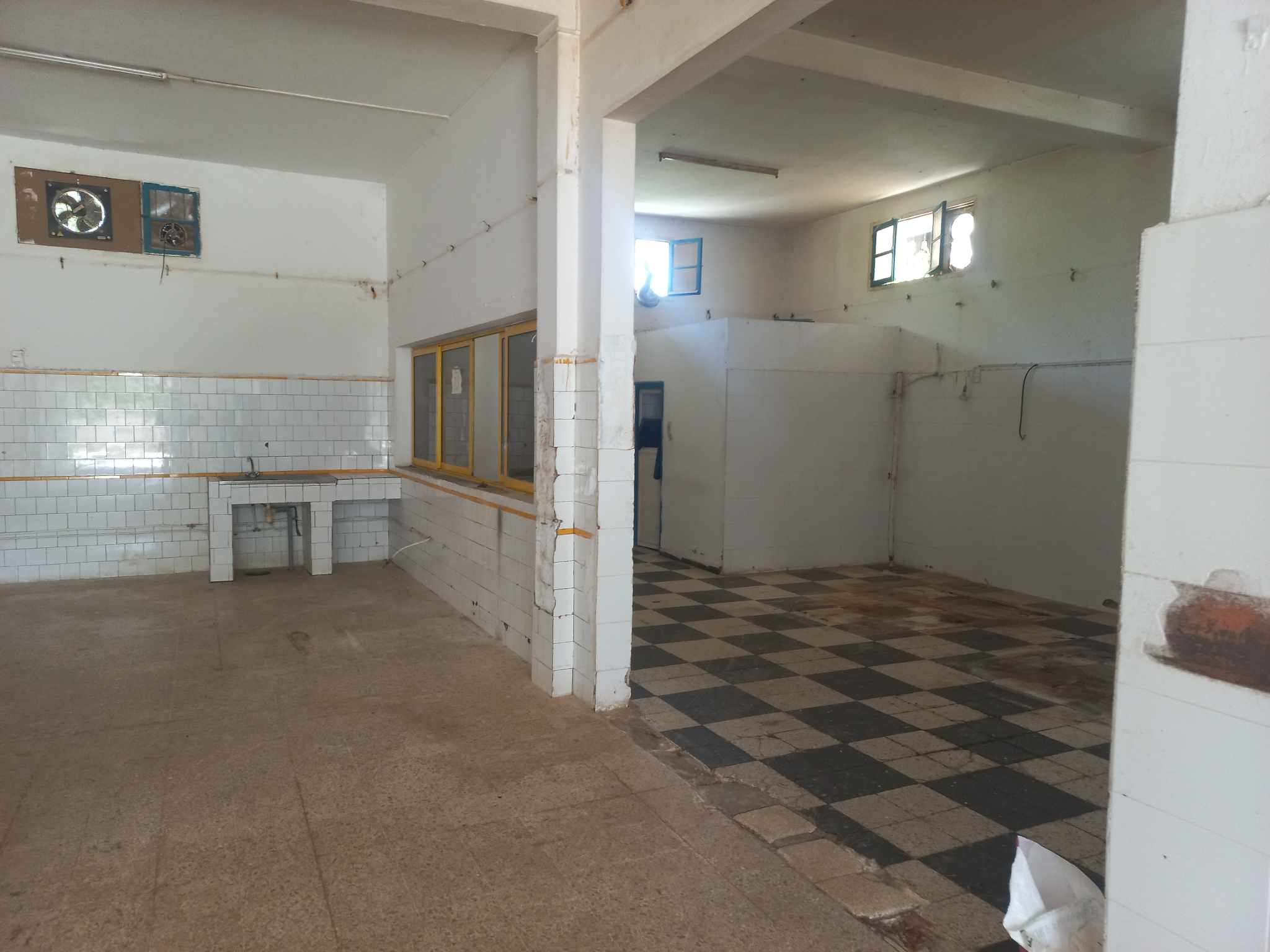 La Soukra La Soukra Bureaux & Commerces Surfaces Dpt de 330m  chotrana 2