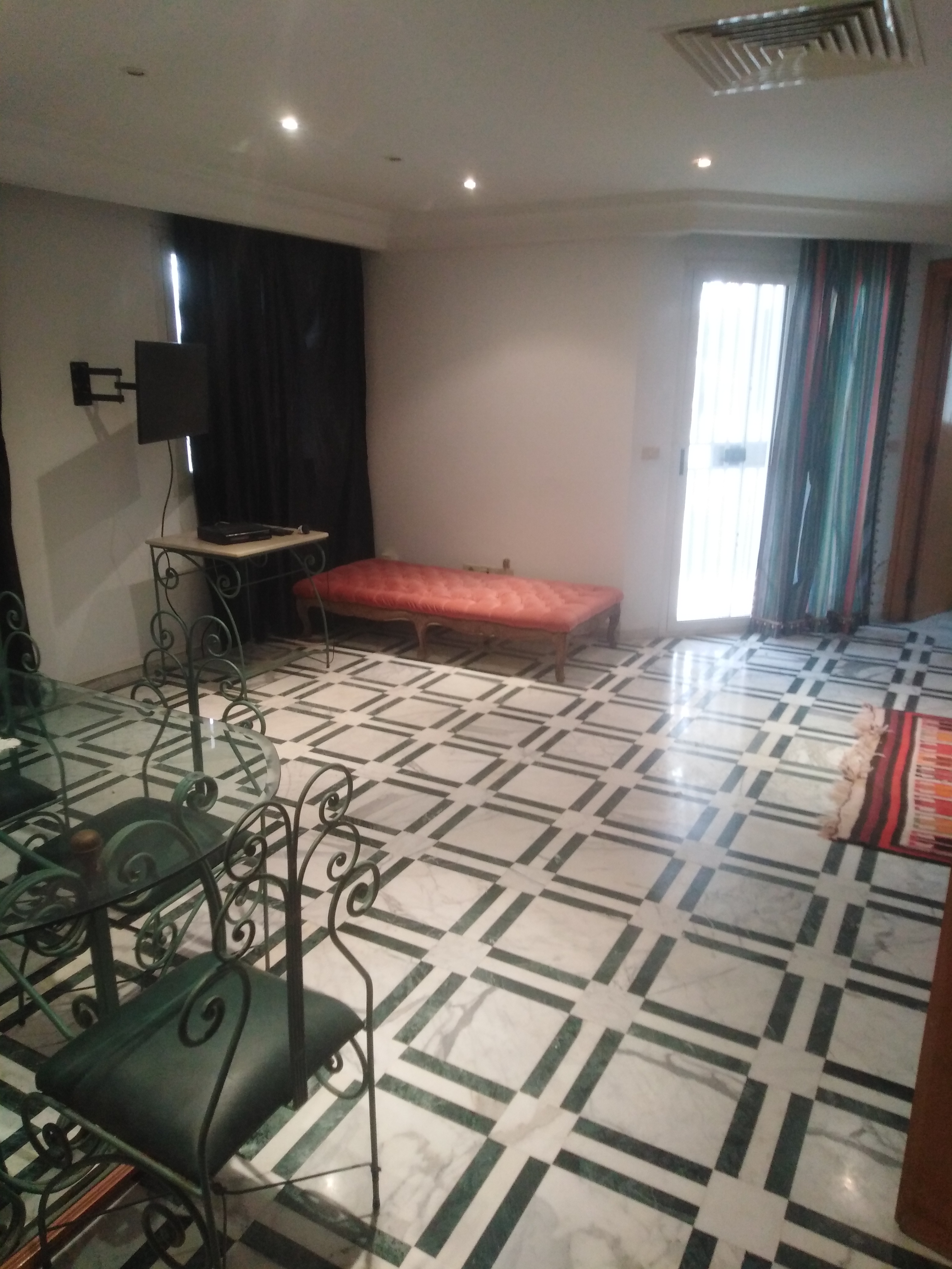 El Omrane El Omrane Location Appart. 5 pices+ 1me tage indpendant 130dt nuite 700dt semaine