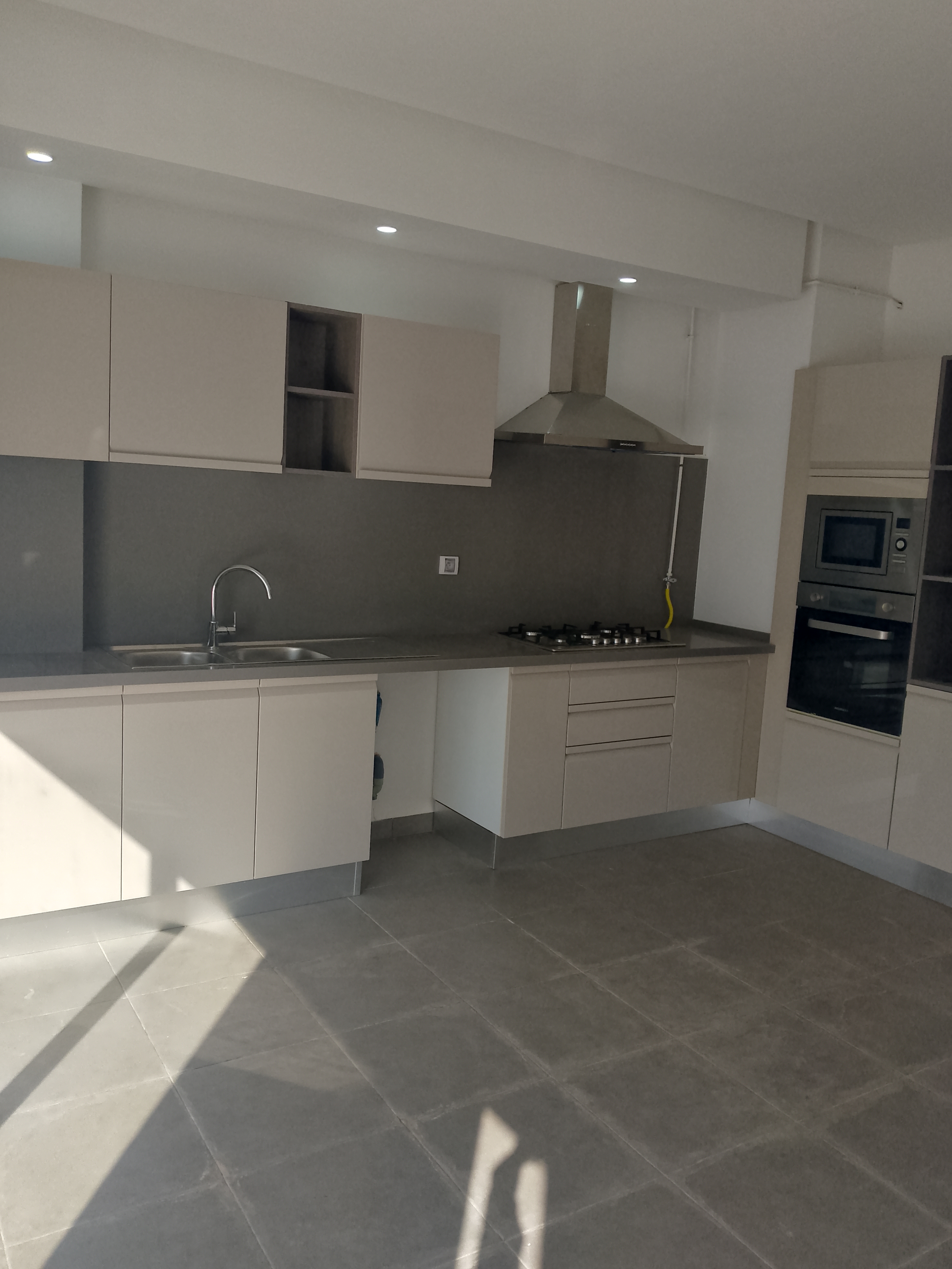 Ain Zaghouan Ain Zaghouan Location Appart. 4 pices Bel s plus 3 jamais habit trs haut standing